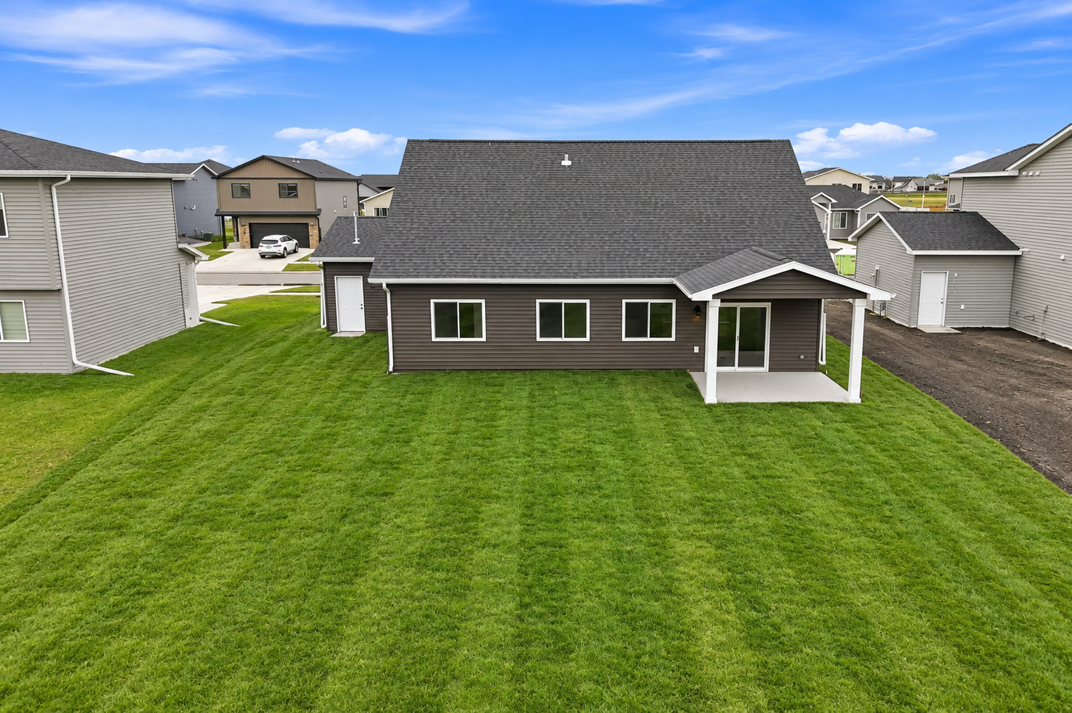 2025 single family home for sale at 6281 86th Avenue S in Horace, ND — 3 bed, 3 bath (photo 2 of 39)