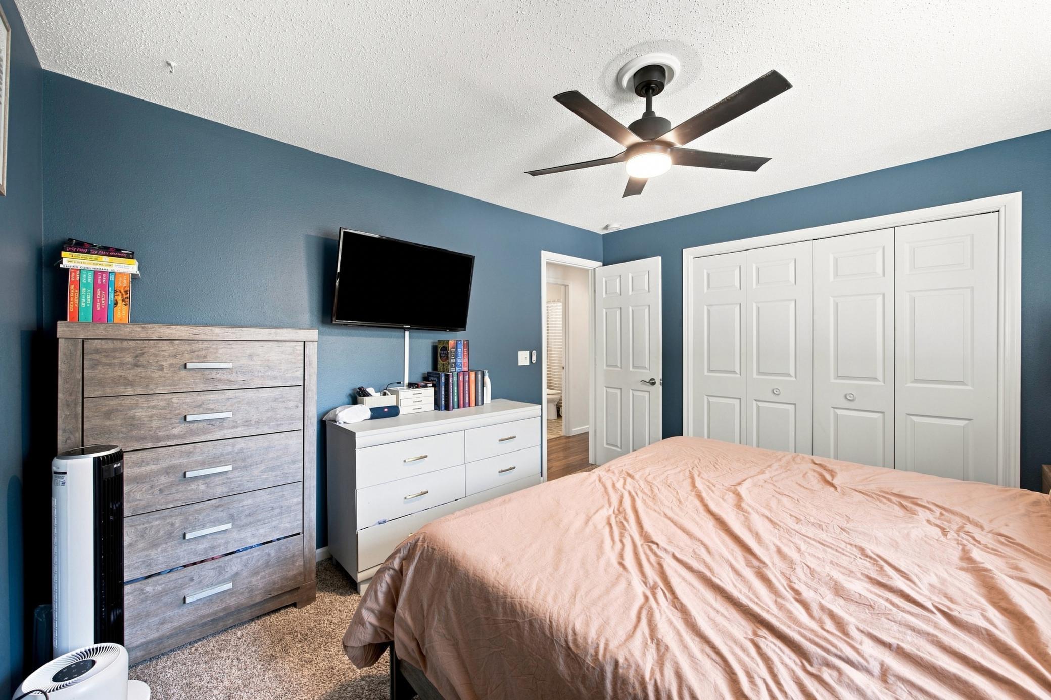 1976 single family home for sale at 201 11th Avenue E in West Fargo, ND — 4 bed, 2 bath (photo 12 of 36)
