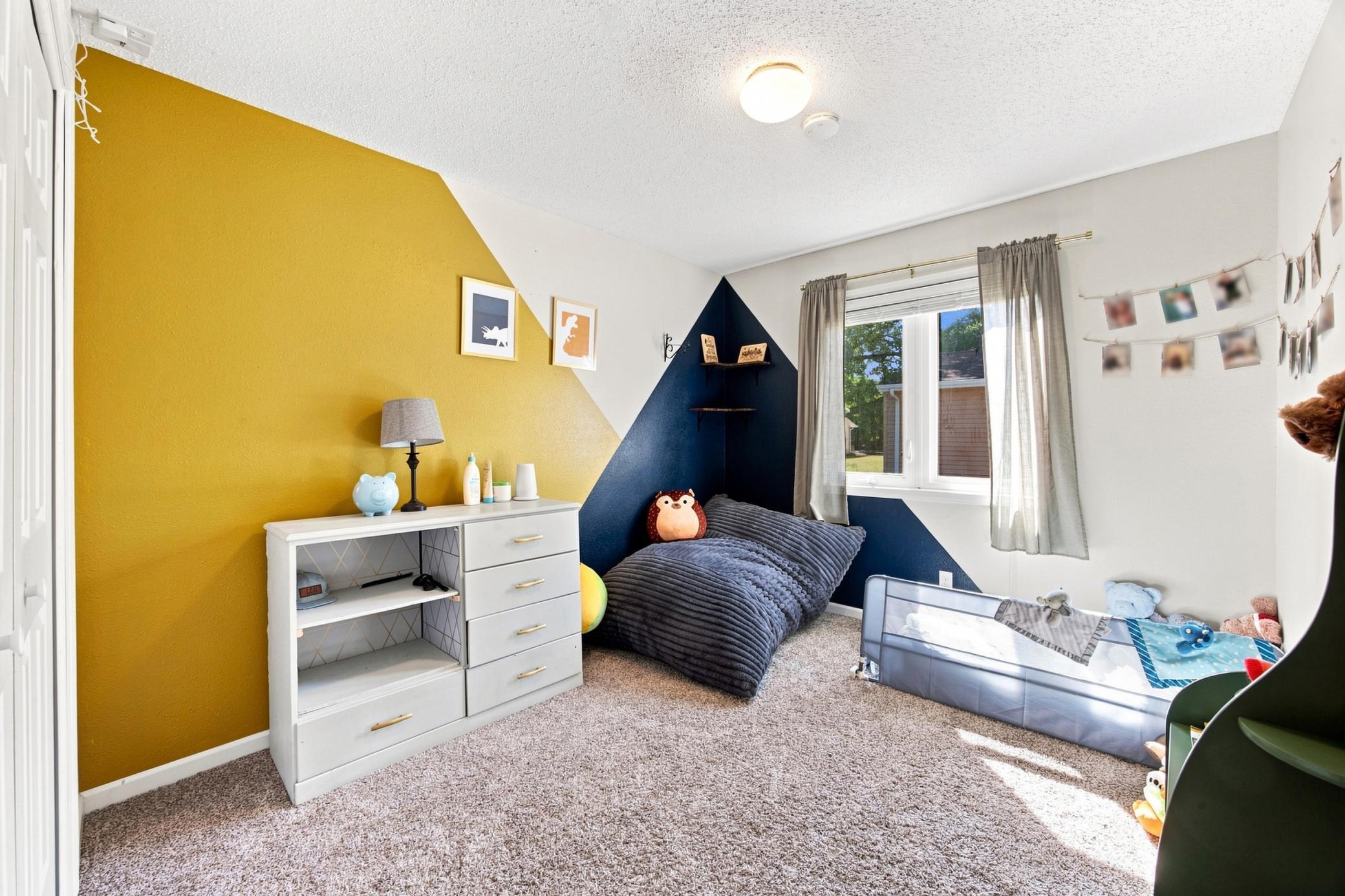 1976 single family home for sale at 201 11th Avenue E in West Fargo, ND — 4 bed, 2 bath (photo 13 of 36)