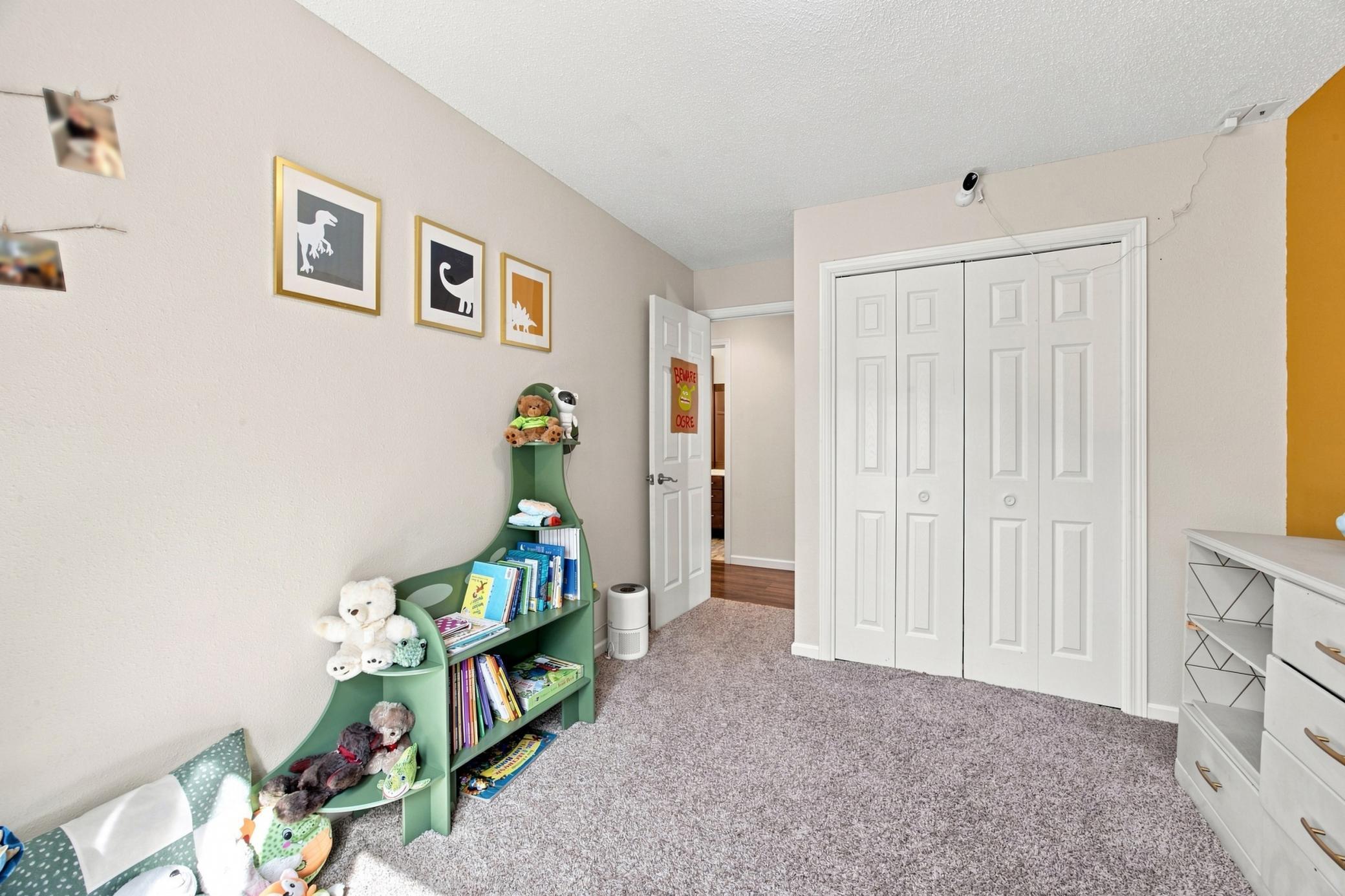 1976 single family home for sale at 201 11th Avenue E in West Fargo, ND — 4 bed, 2 bath (photo 14 of 36)