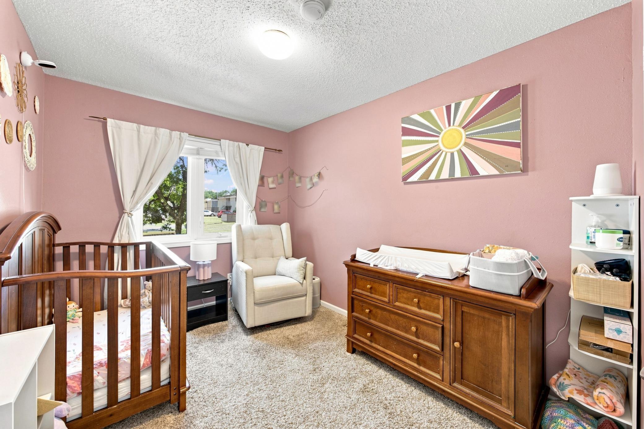 1976 single family home for sale at 201 11th Avenue E in West Fargo, ND — 4 bed, 2 bath (photo 15 of 36)