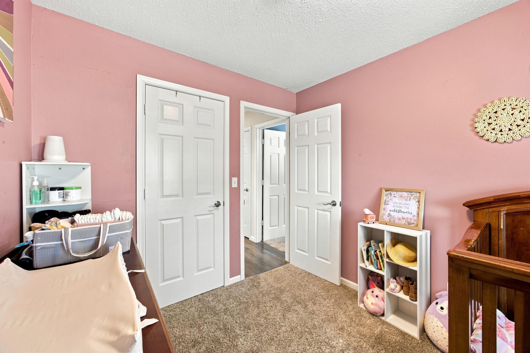 1976 single family home for sale at 201 11th Avenue E in West Fargo, ND — 4 bed, 2 bath (photo 16 of 36)