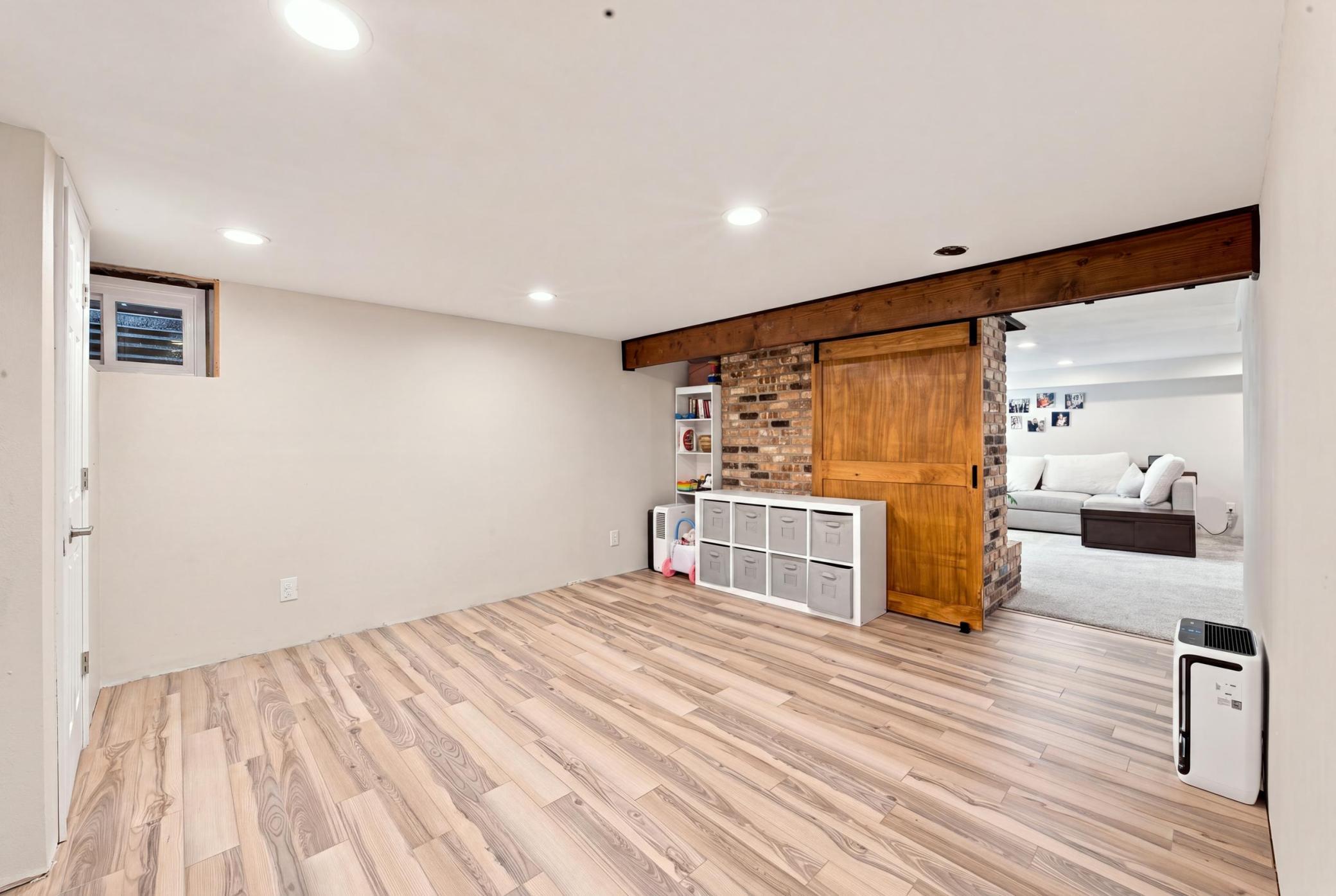 1976 single family home for sale at 201 11th Avenue E in West Fargo, ND — 4 bed, 2 bath (photo 20 of 36)