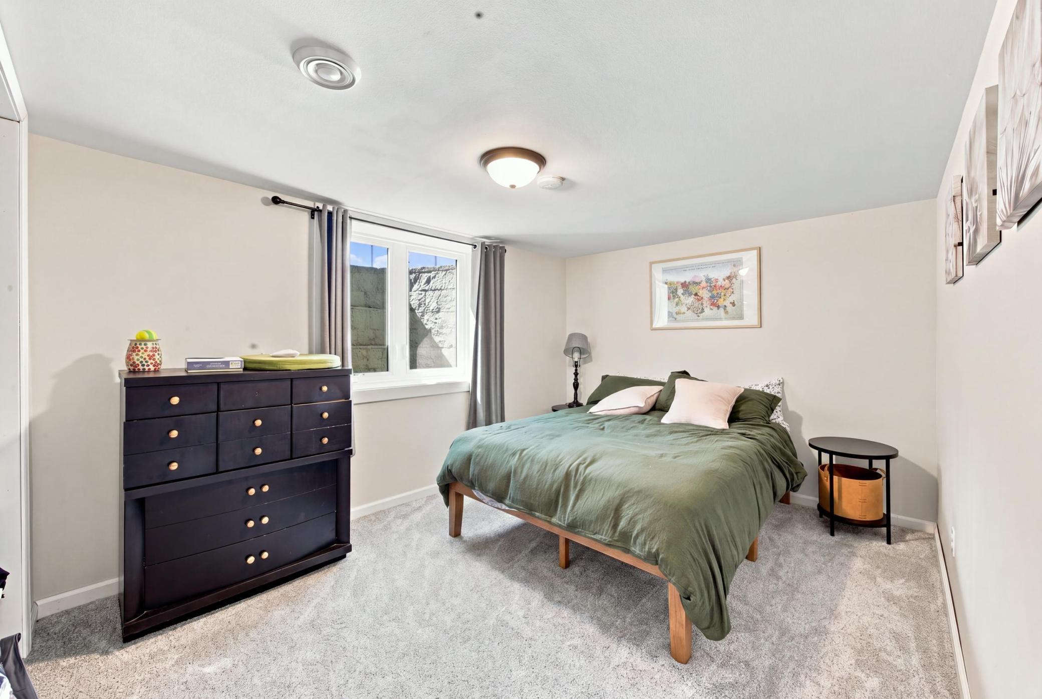 1976 single family home for sale at 201 11th Avenue E in West Fargo, ND — 4 bed, 2 bath (photo 21 of 36)