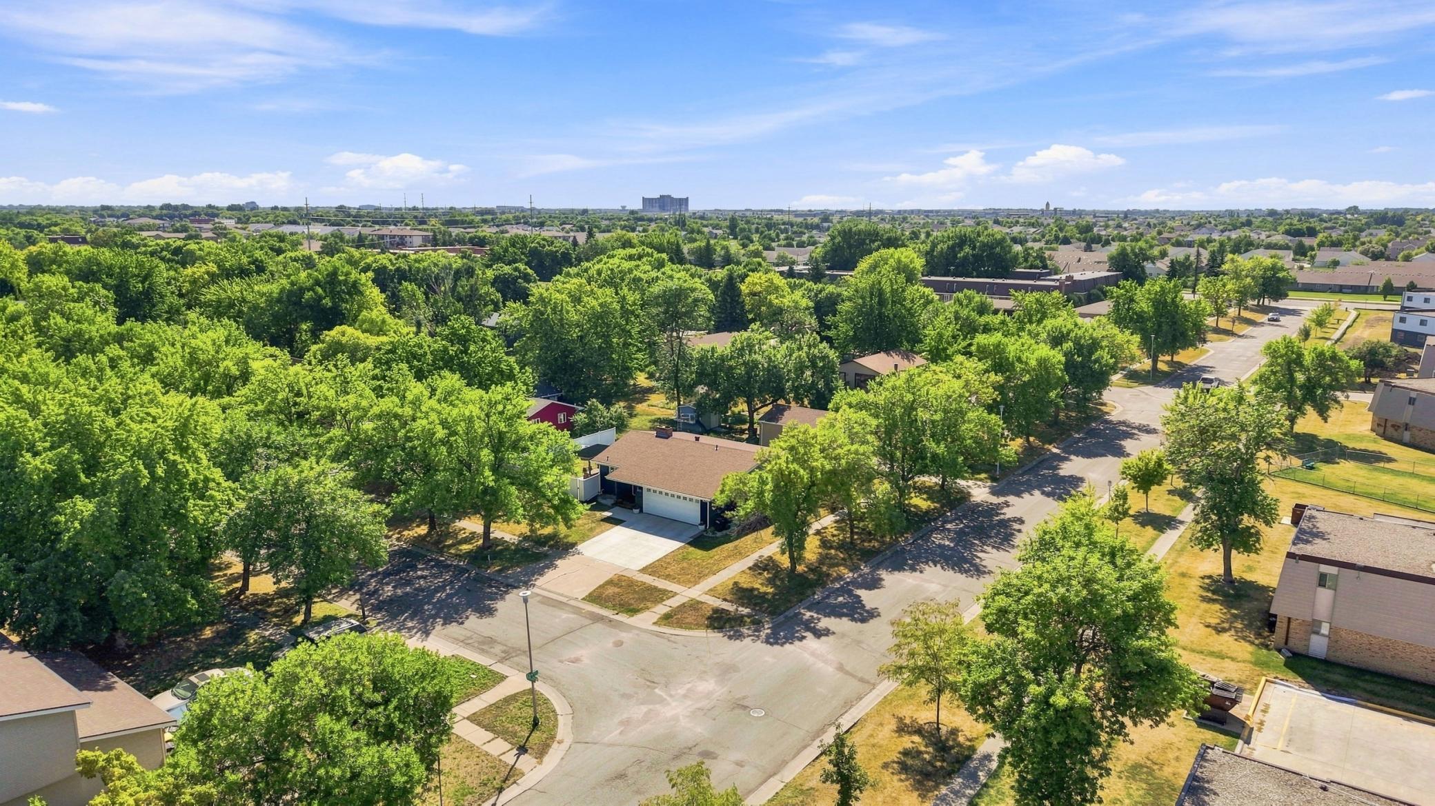 1976 single family home for sale at 201 11th Avenue E in West Fargo, ND — 4 bed, 2 bath (photo 33 of 36)