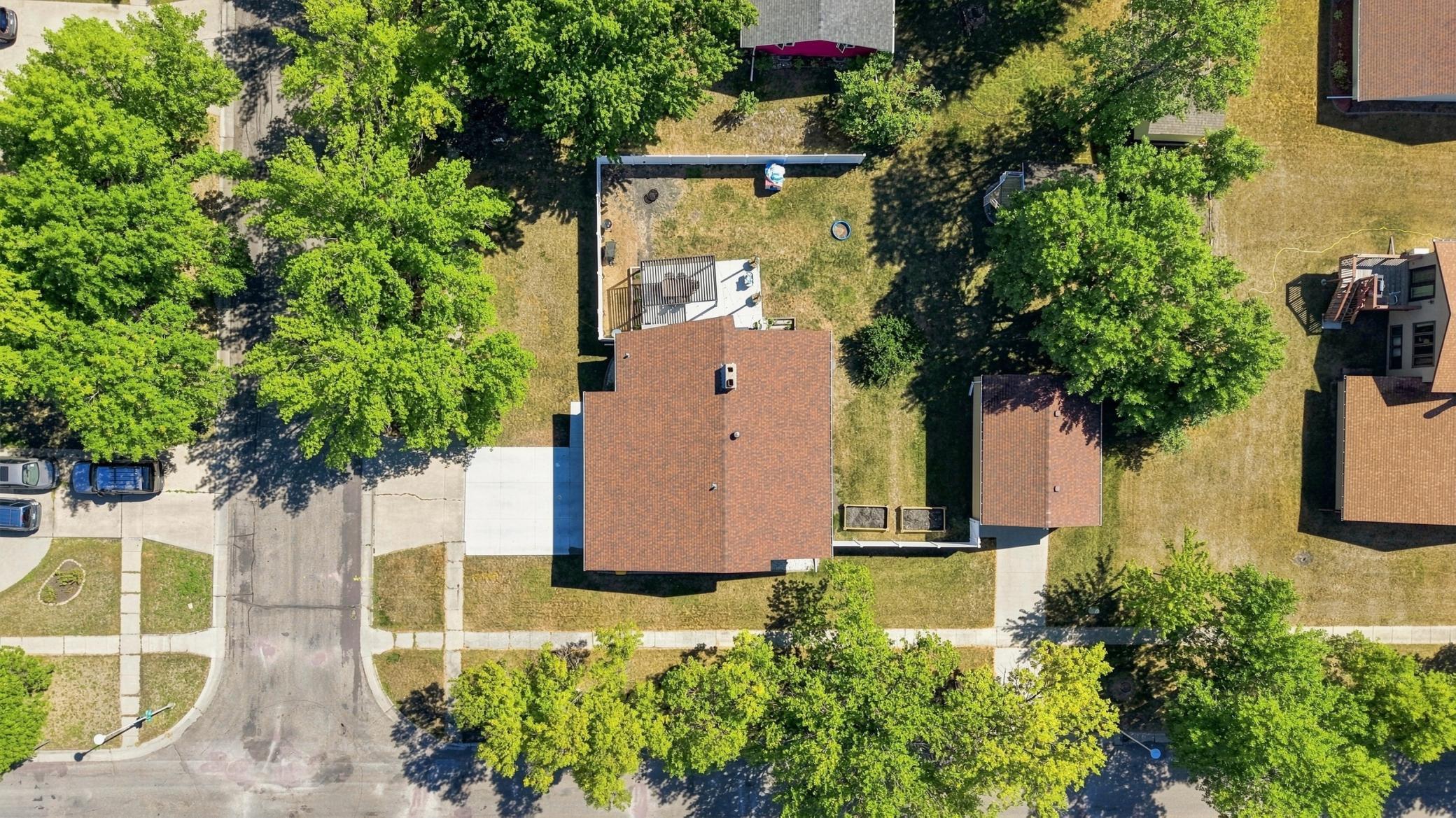 1976 single family home for sale at 201 11th Avenue E in West Fargo, ND — 4 bed, 2 bath (photo 36 of 36)