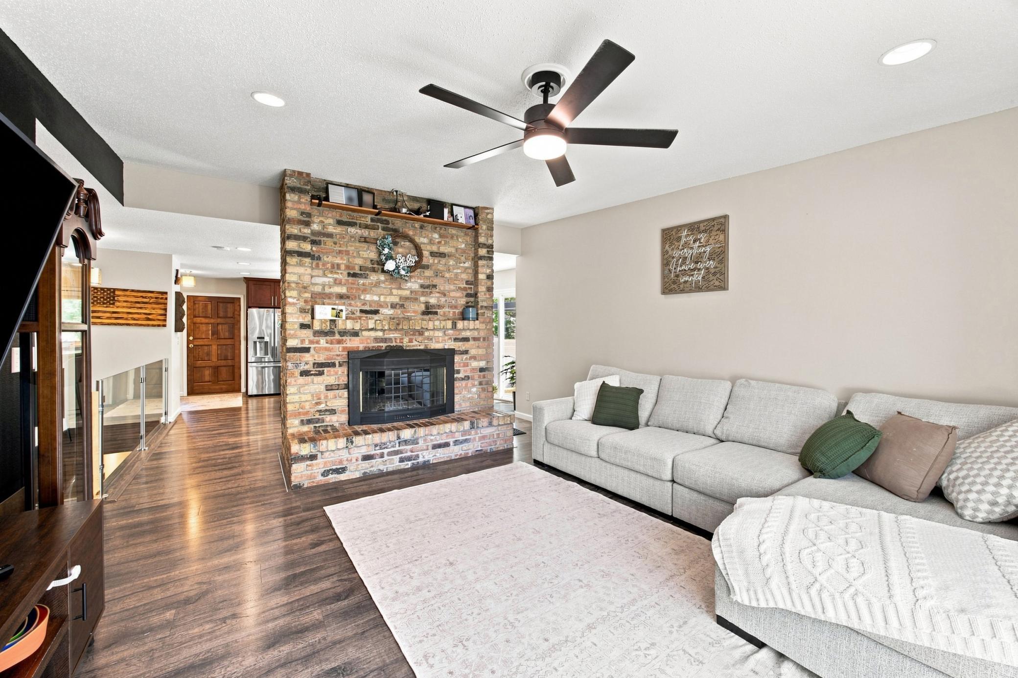 1976 single family home for sale at 201 11th Avenue E in West Fargo, ND — 4 bed, 2 bath (photo 5 of 36)