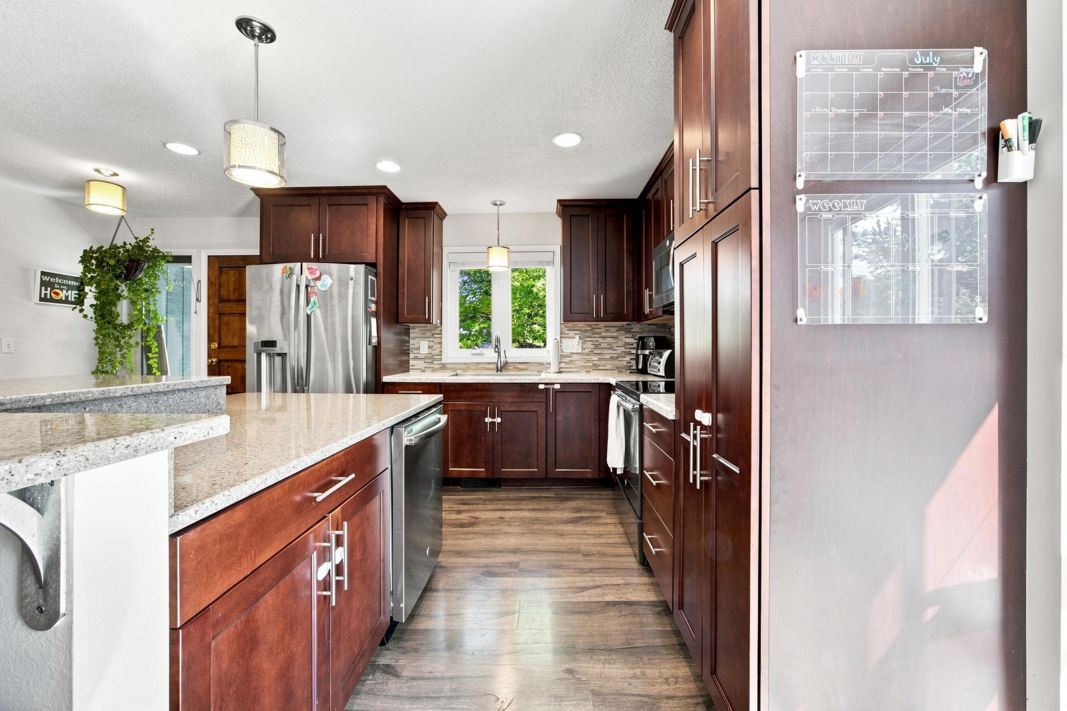 1976 single family home for sale at 201 11th Avenue E in West Fargo, ND — 4 bed, 2 bath (photo 8 of 36)