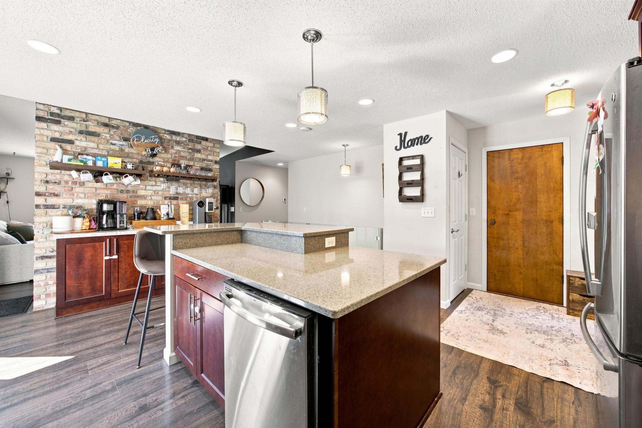 1976 single family home for sale at 201 11th Avenue E in West Fargo, ND — 4 bed, 2 bath (photo 9 of 36)