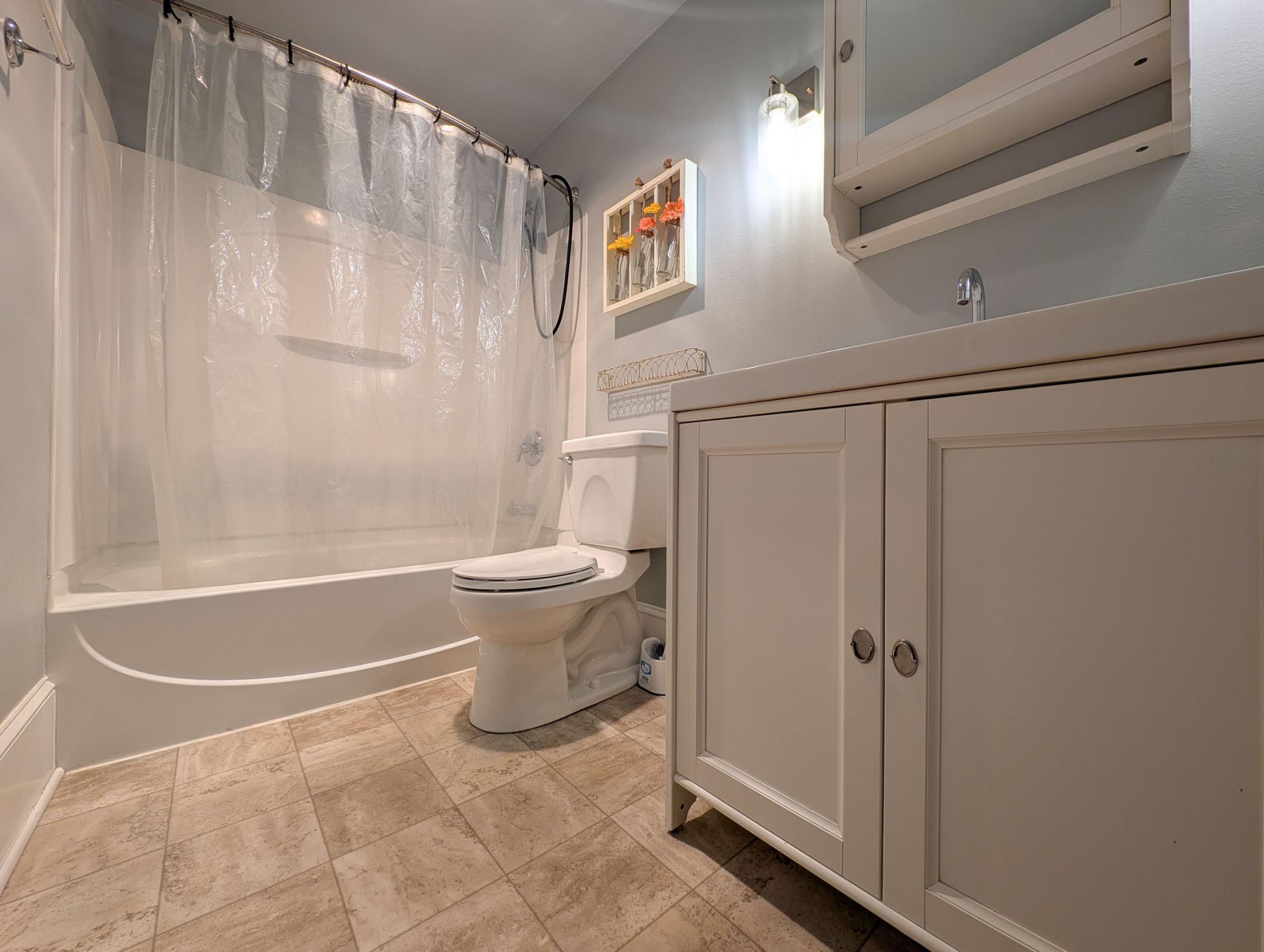 2005 single family home for sale at 210 Hackberry Court in Kindred, ND — 9 bed, 4 bath (photo 72 of 81)