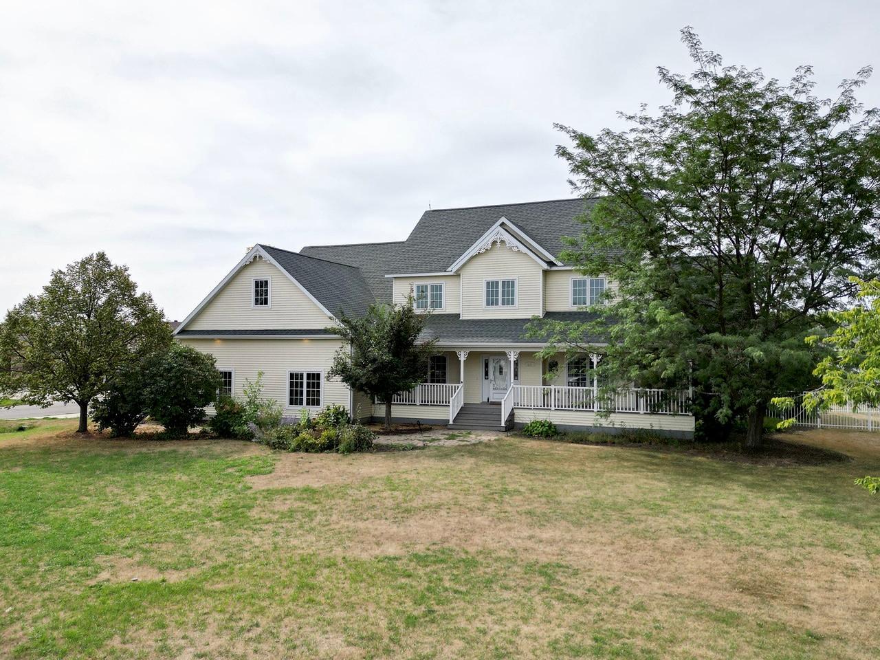 2005 single family home for sale at 210 Hackberry Court in Kindred, ND — 9 bed, 4 bath (photo 2 of 84)
