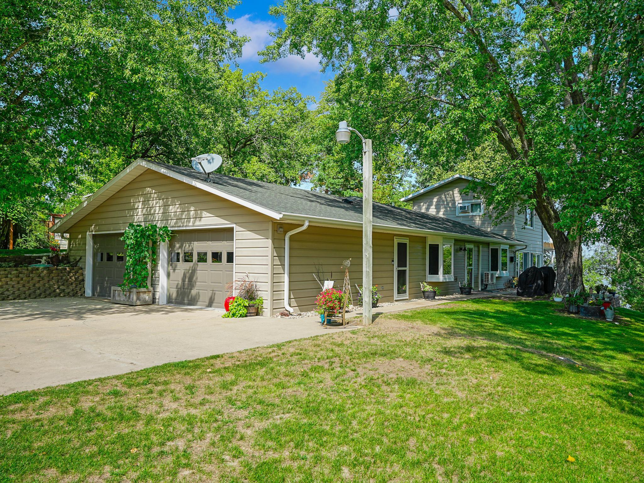 1981 single family home for sale at 46360 Grand View Dr in Perham, MN — 4 bed, 2 bath (photo 40 of 67)