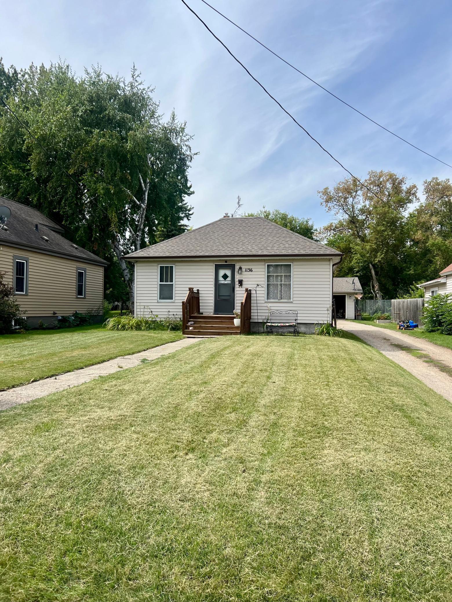 1915 single family home for sale at 1136 West Avenue in Detroit Lakes, MN — 2 bed, 2 bath (photo 2 of 29)