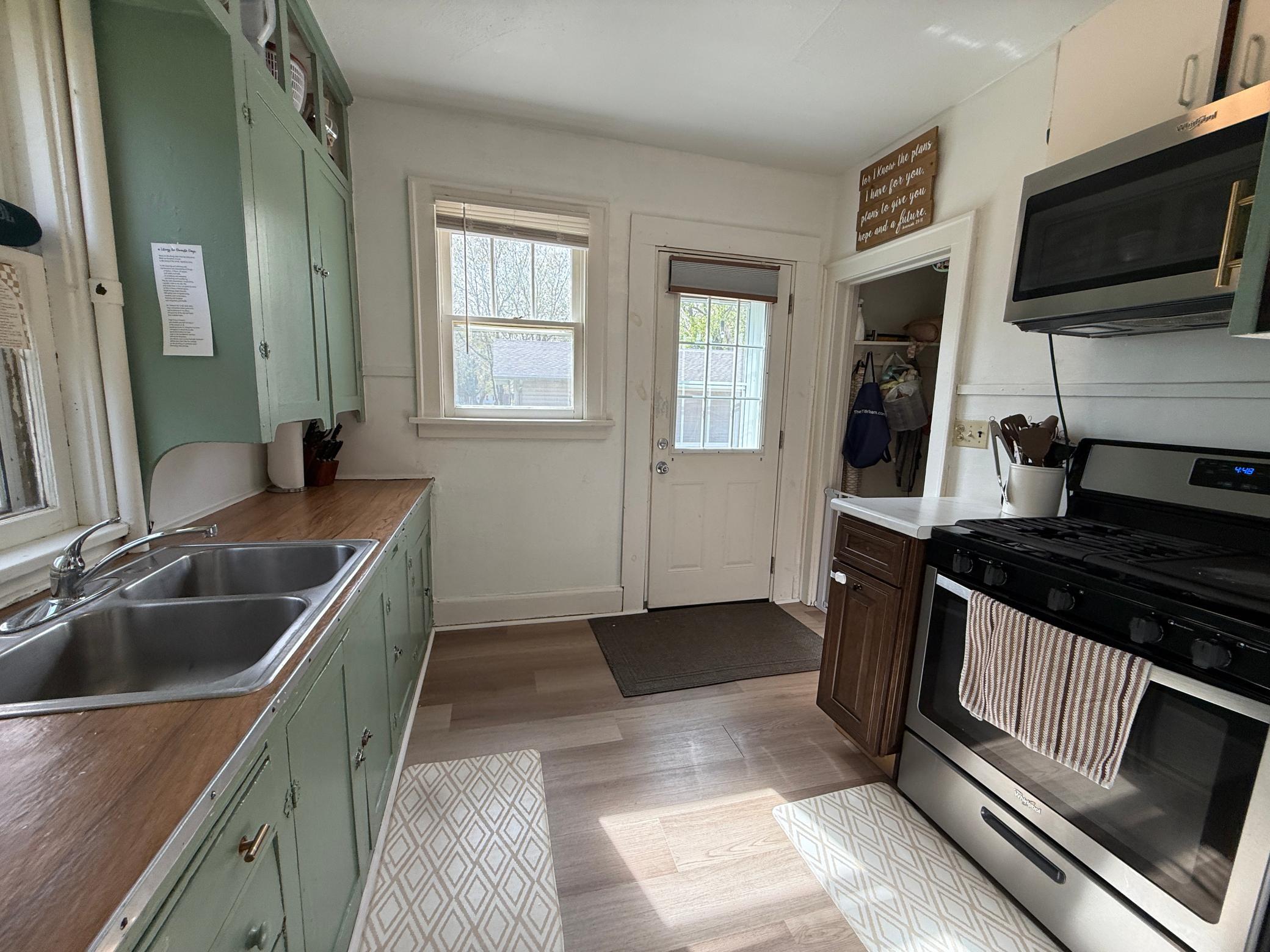 1915 single family home for sale at 1136 West Avenue in Detroit Lakes, MN — 2 bed, 2 bath (photo 11 of 29)