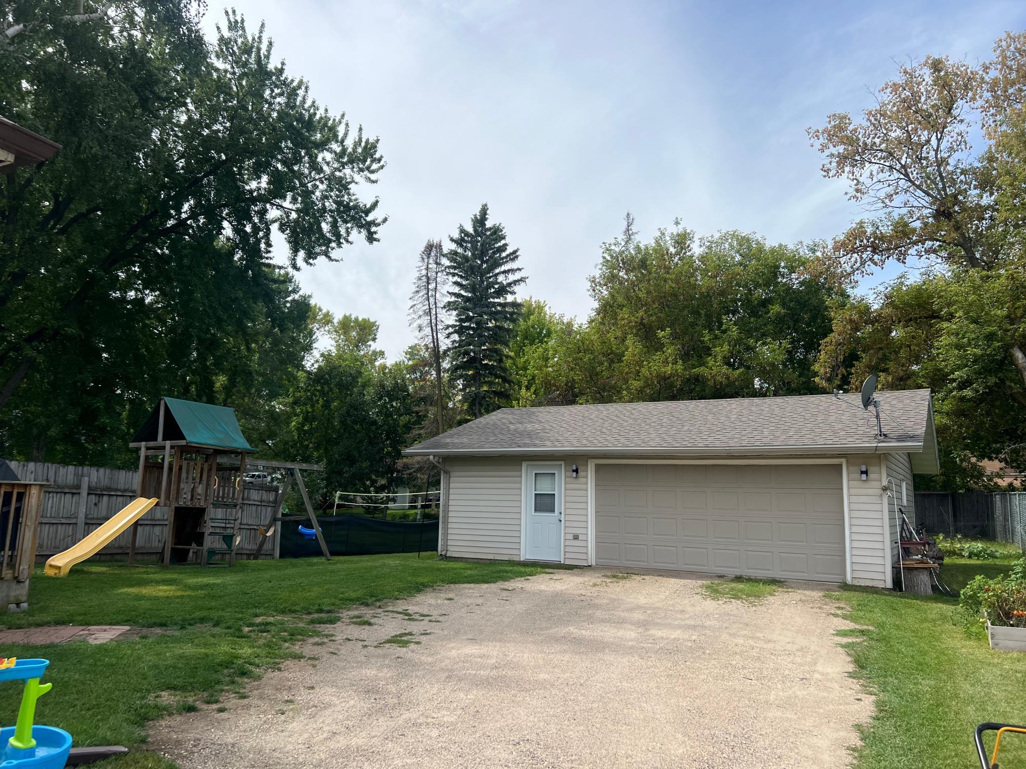 1915 single family home for sale at 1136 West Avenue in Detroit Lakes, MN — 2 bed, 2 bath (photo 6 of 29)