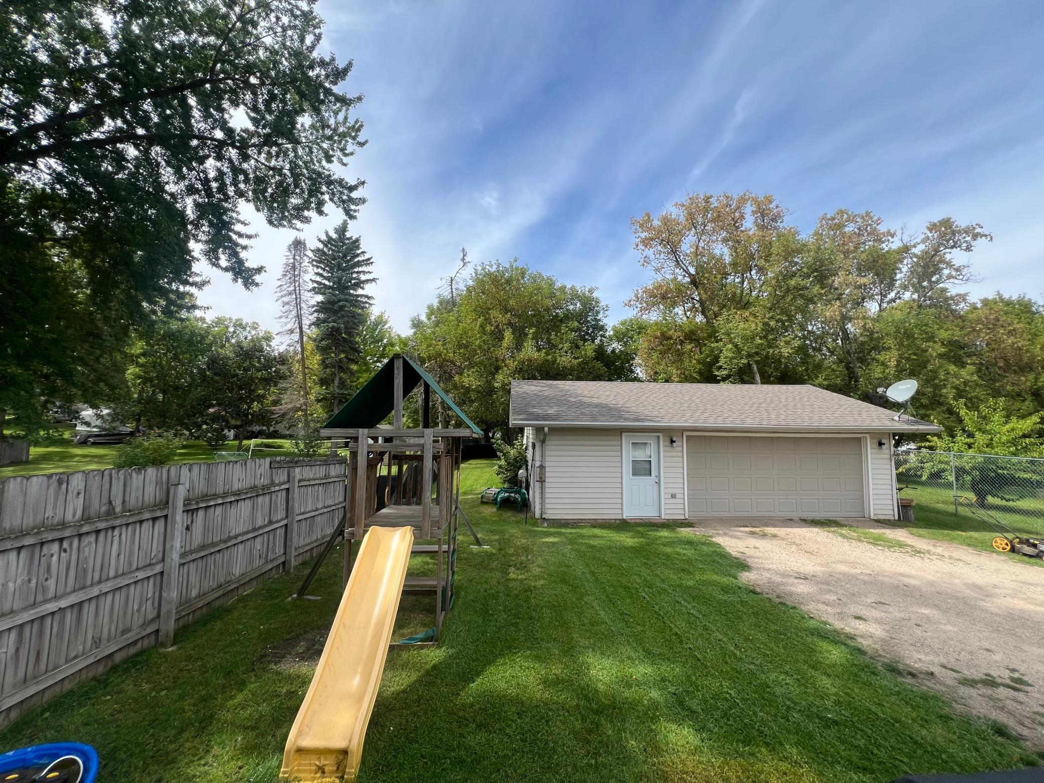 1915 single family home for sale at 1136 West Avenue in Detroit Lakes, MN — 2 bed, 2 bath (photo 7 of 29)