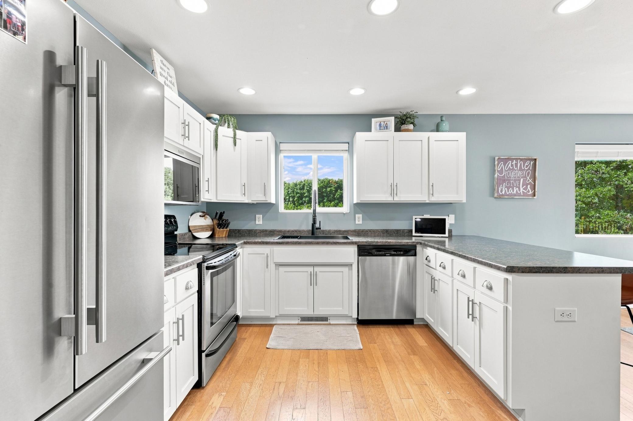 2006 single family home for sale at 30860 Carefree Lane in Frazee, MN — 5 bed, 3 bath (photo 11 of 39)