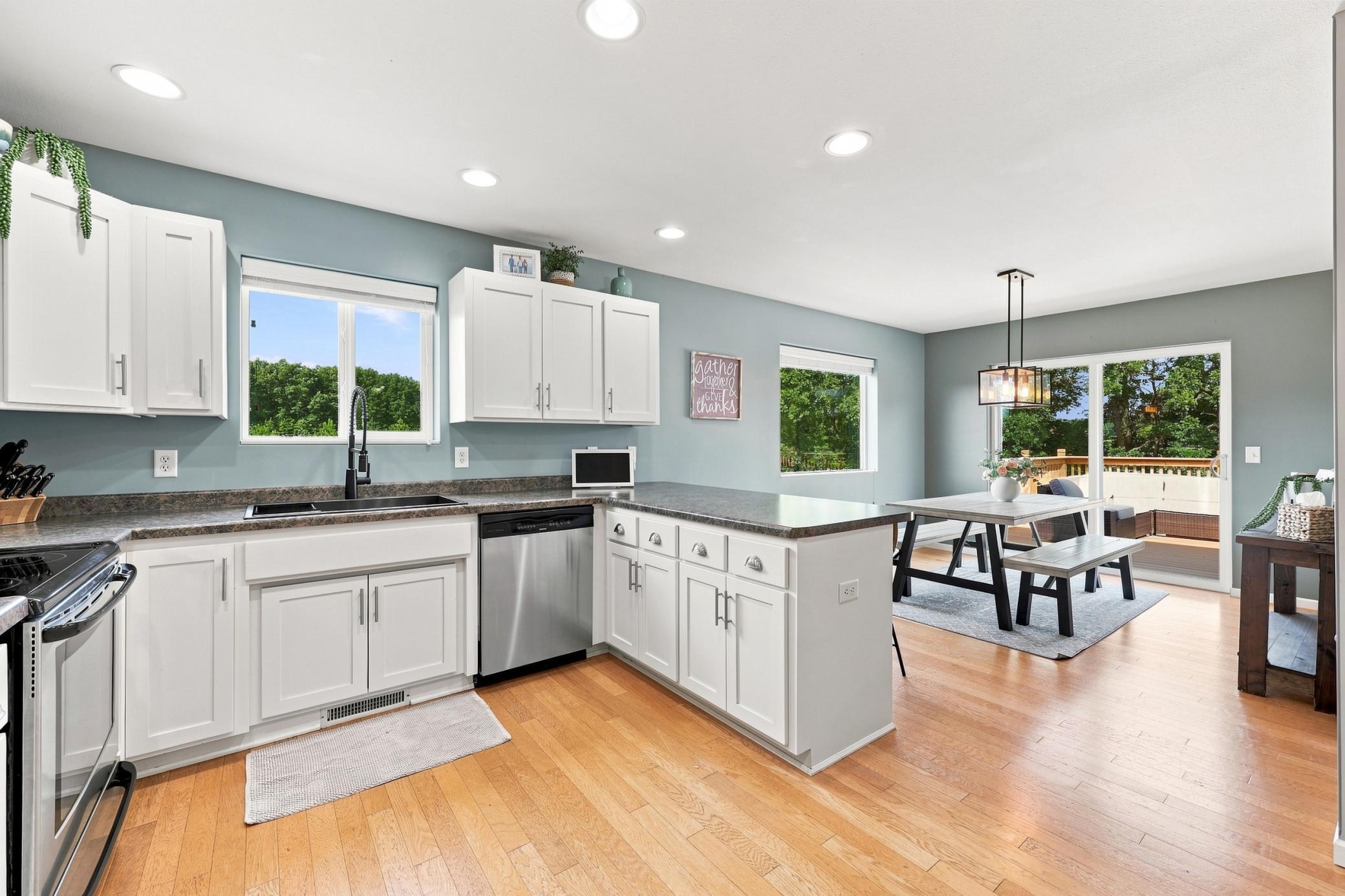2006 single family home for sale at 30860 Carefree Lane in Frazee, MN — 5 bed, 3 bath (photo 12 of 39)