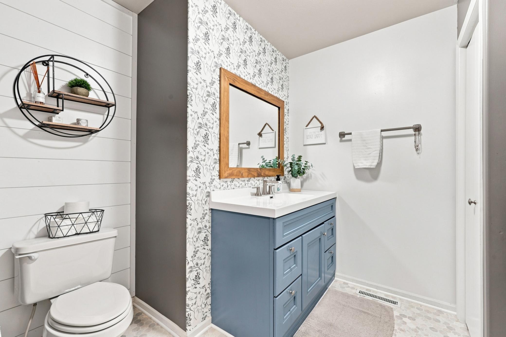 2006 single family home for sale at 30860 Carefree Lane in Frazee, MN — 5 bed, 3 bath (photo 22 of 39)