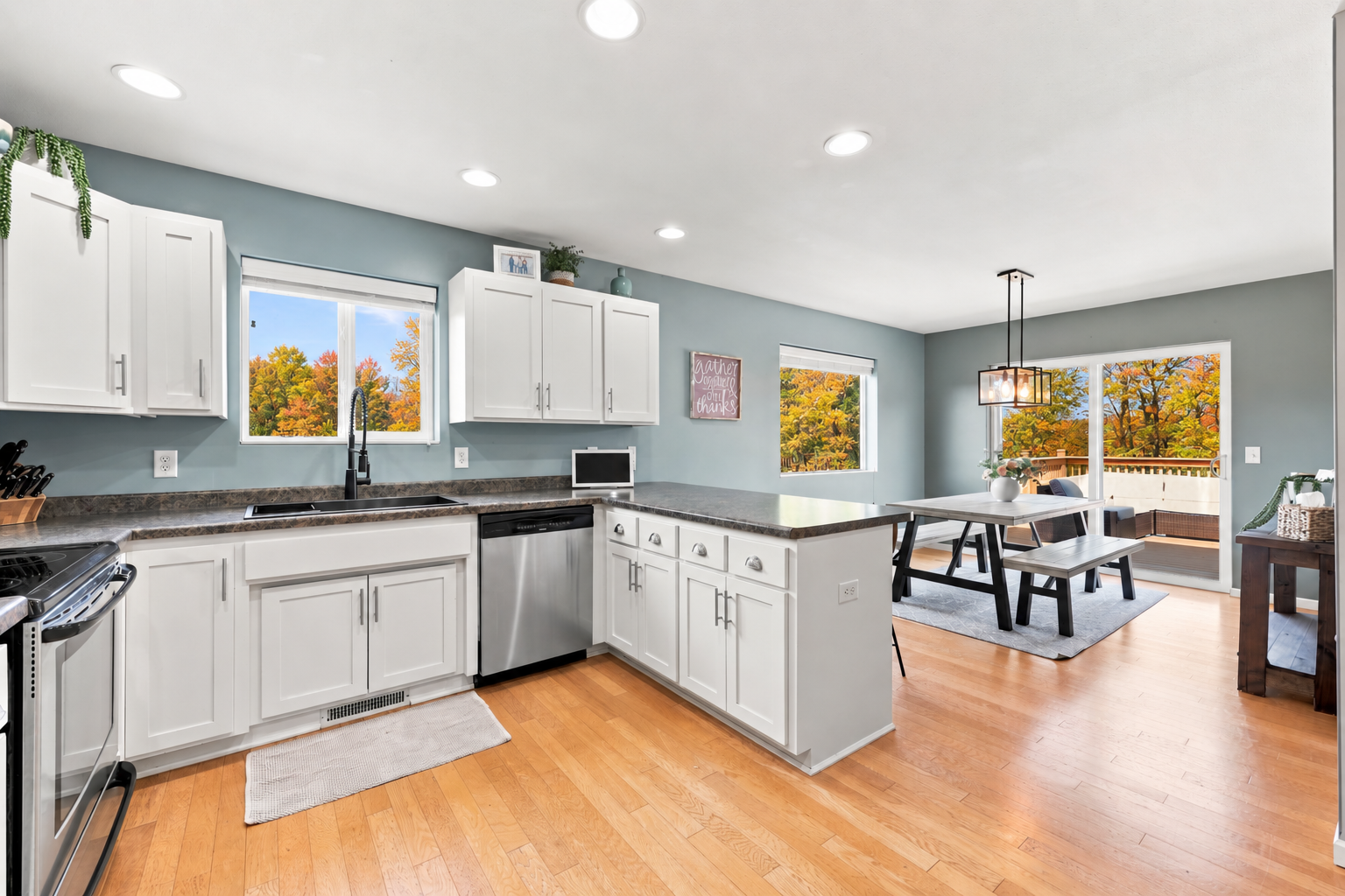 2006 single family home for sale at 30860 Carefree Lane in Detroit Lakes, MN — 5 bed, 3 bath (photo 11 of 36)