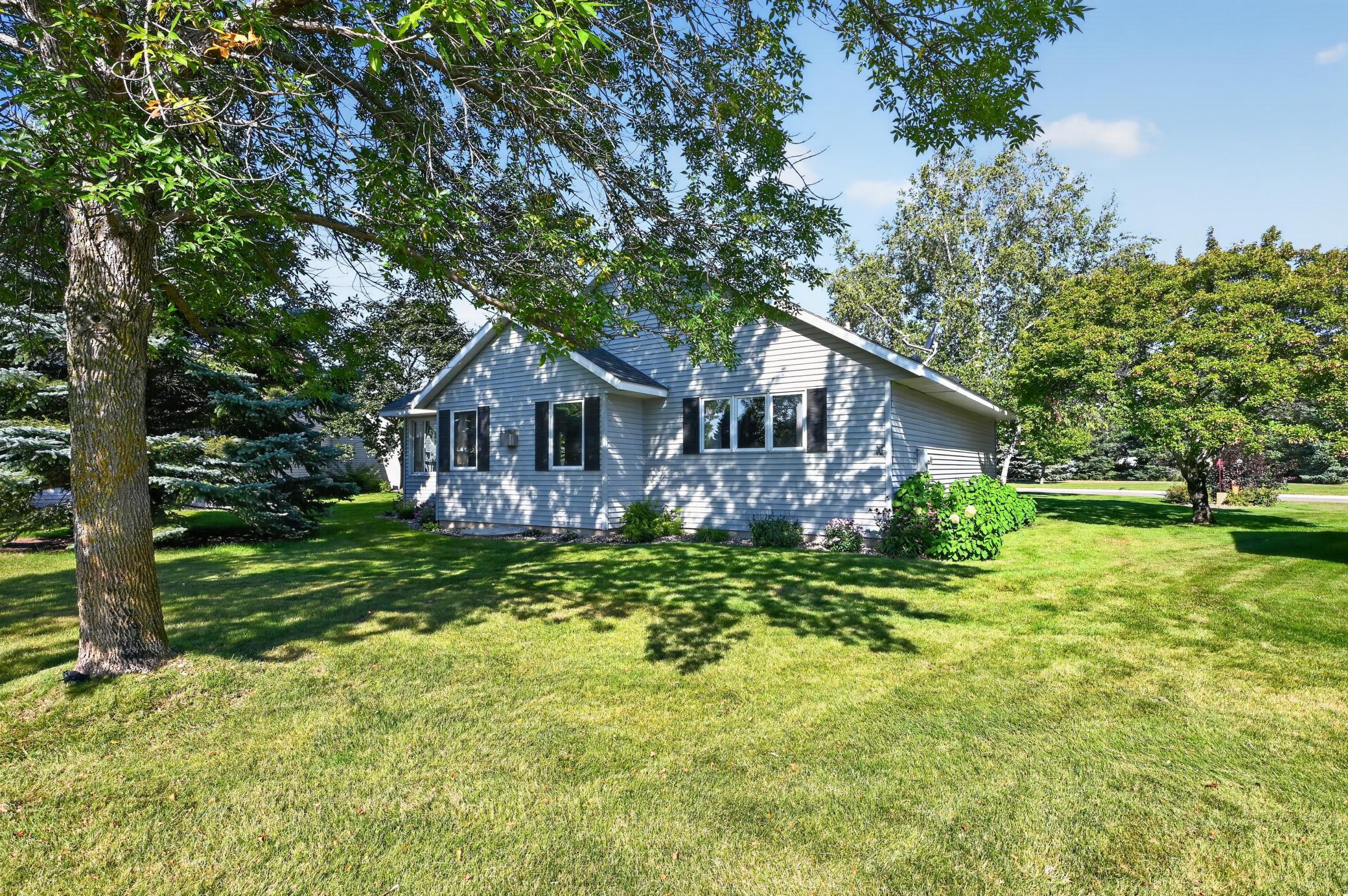 1999 single family home for sale at 1258 Westbrook Circle in Alexandria, MN — 4 bed, 3 bath (photo 2 of 42)