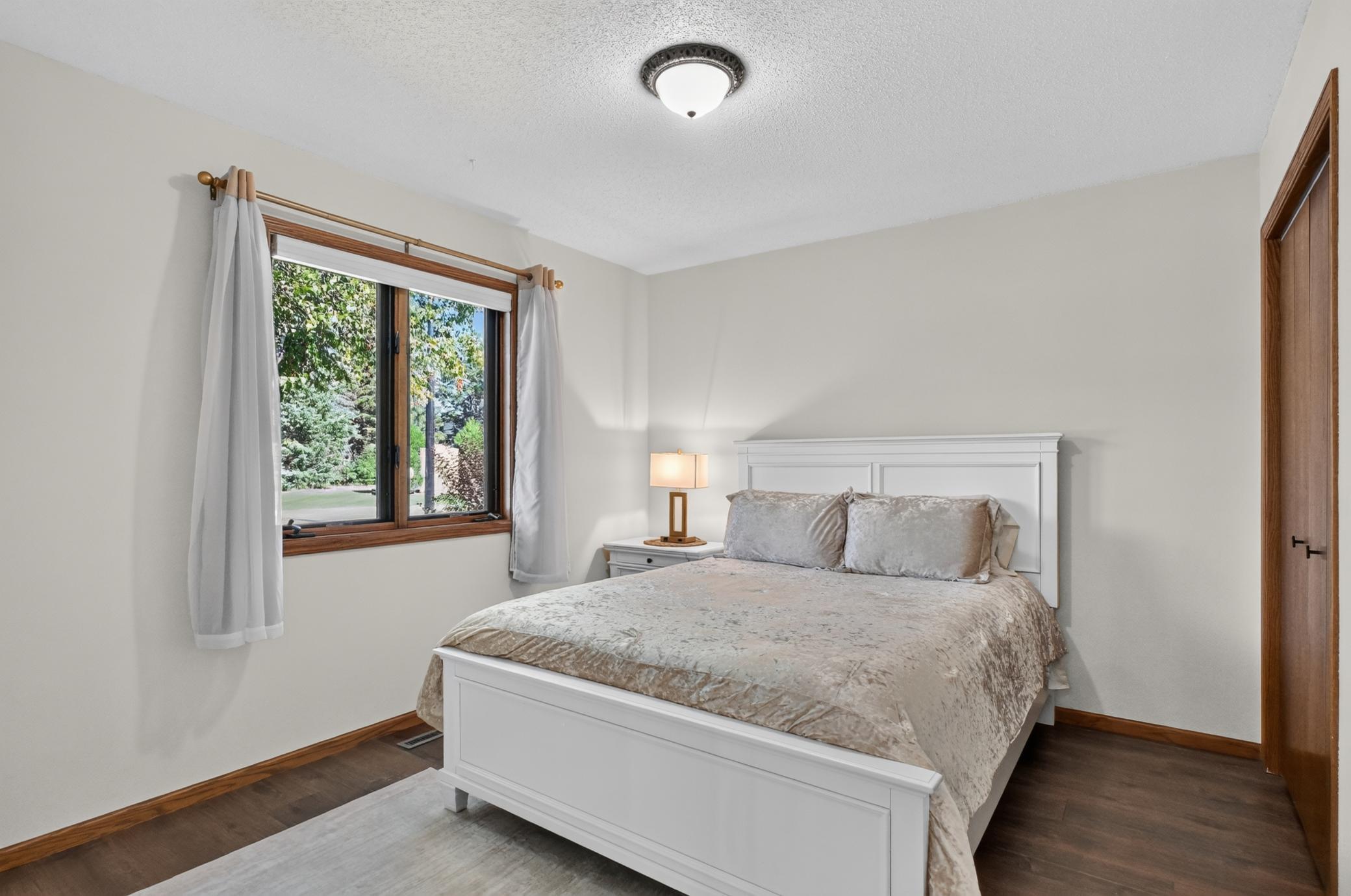 1999 single family home for sale at 1258 Westbrook Circle in Alexandria, MN — 4 bed, 3 bath (photo 20 of 42)