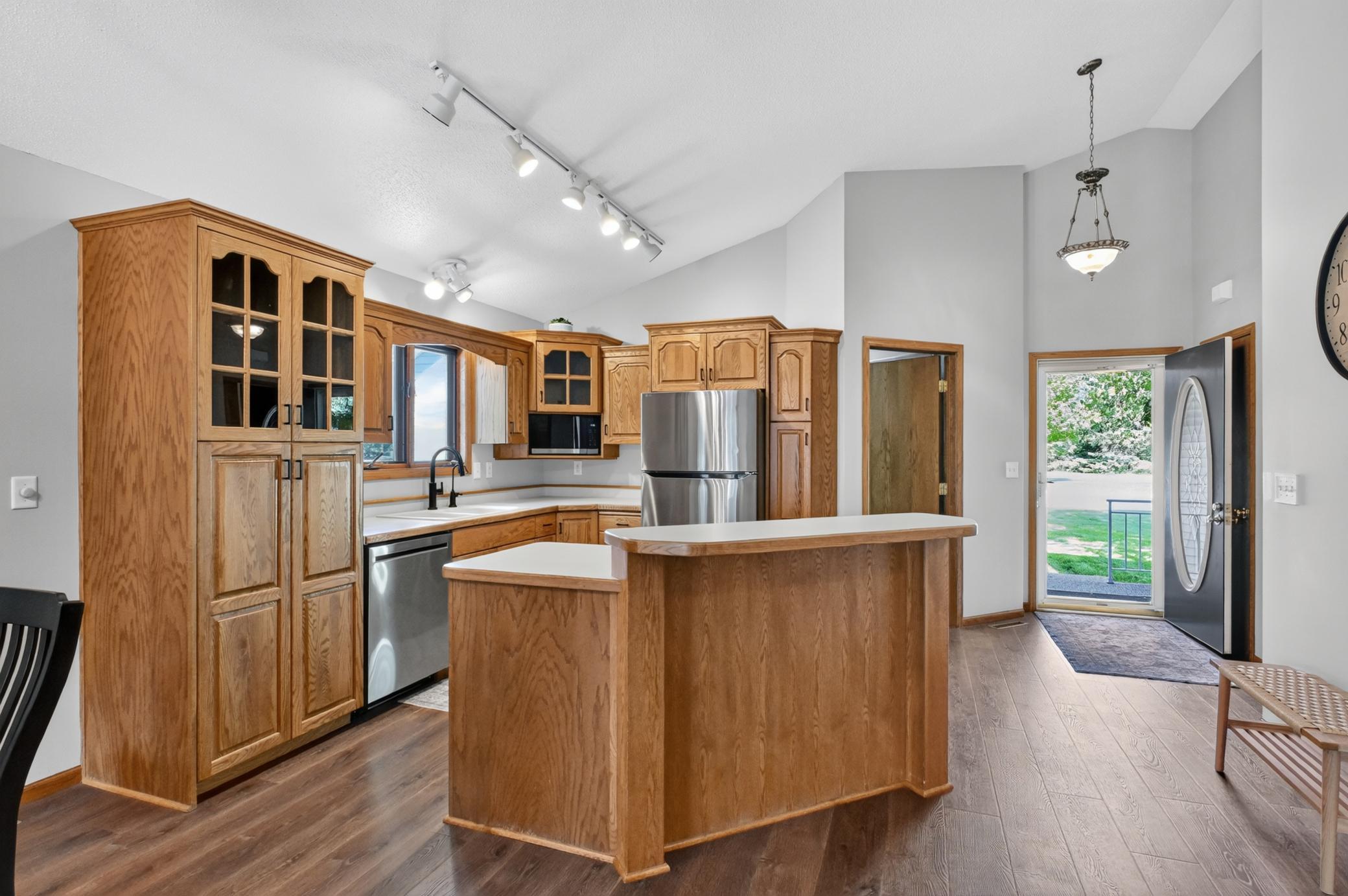 1999 single family home for sale at 1258 Westbrook Circle in Alexandria, MN — 4 bed, 3 bath (photo 7 of 42)