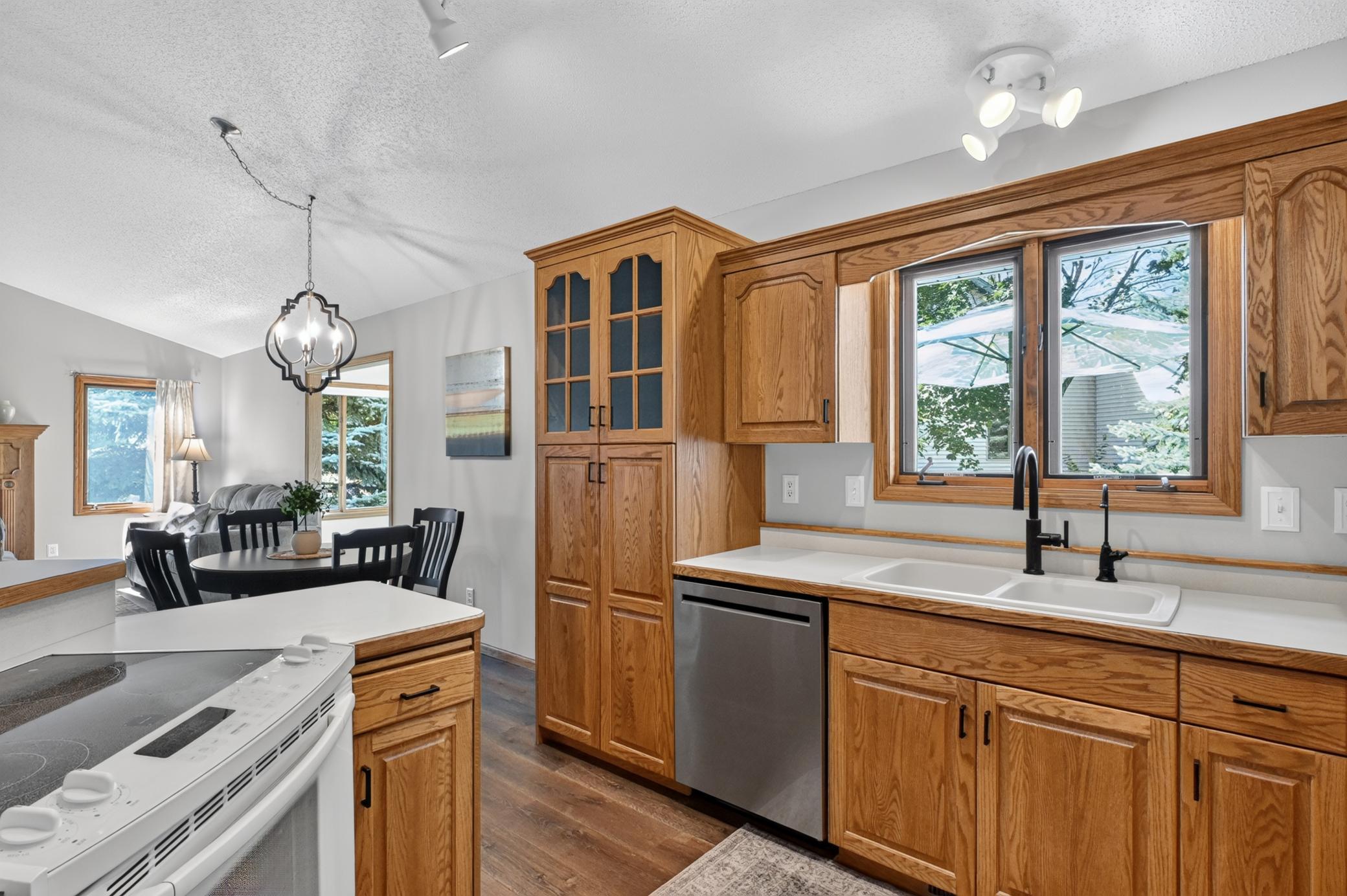 1999 single family home for sale at 1258 Westbrook Circle in Alexandria, MN — 4 bed, 3 bath (photo 8 of 42)