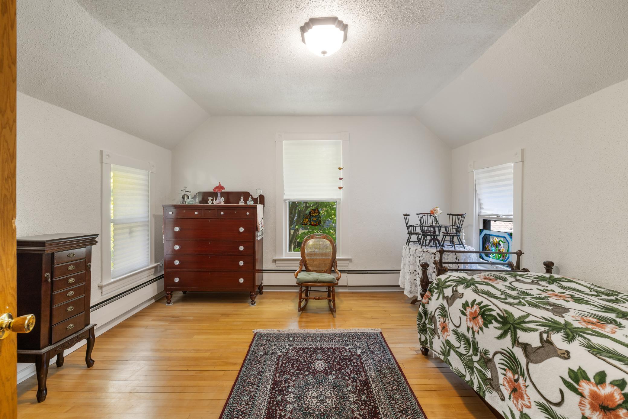1898 single family home for sale at 911 8th Street S in Fargo, ND — 4 bed, 4 bath (photo 17 of 34)