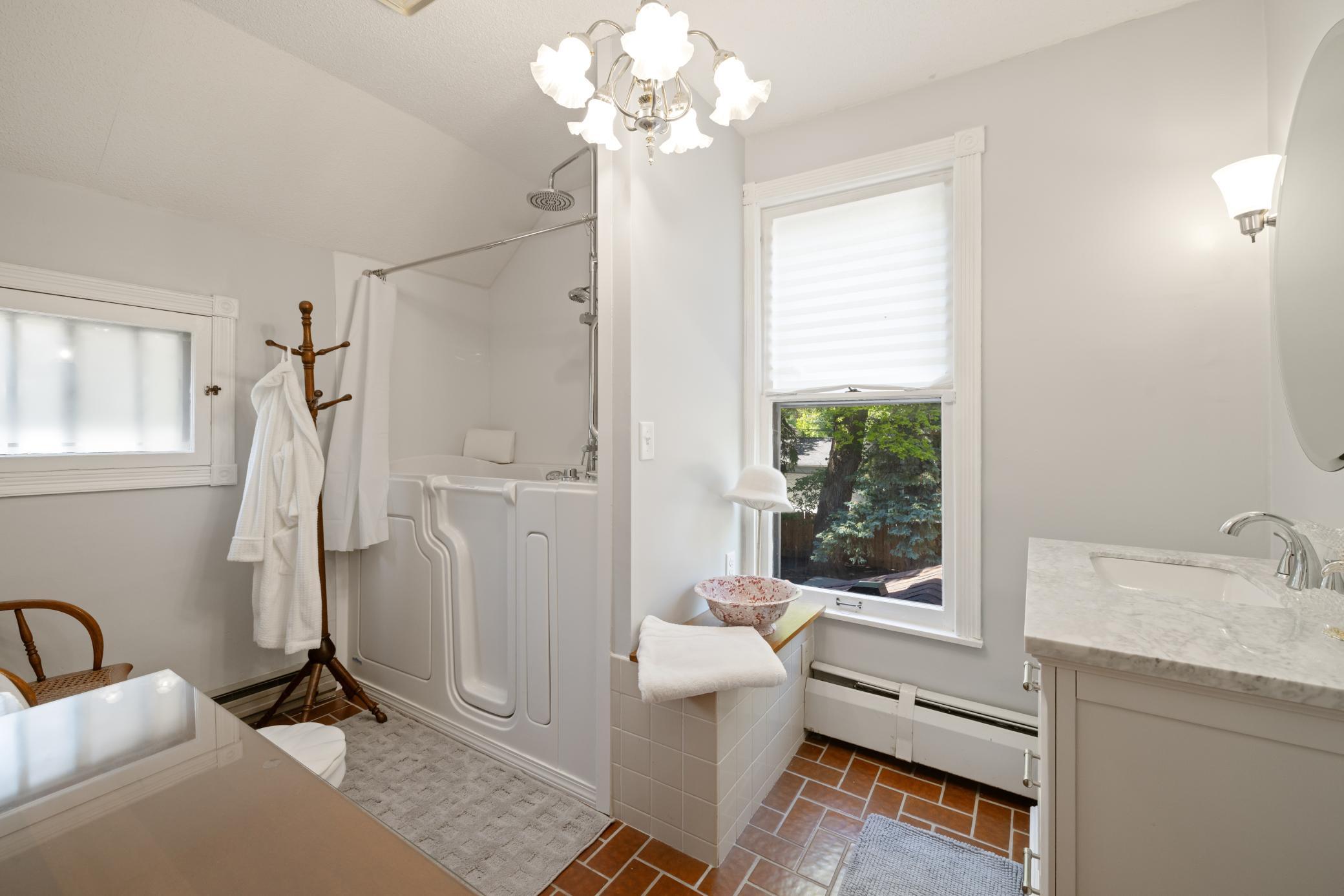 1898 single family home for sale at 911 8th Street S in Fargo, ND — 4 bed, 4 bath (photo 21 of 34)