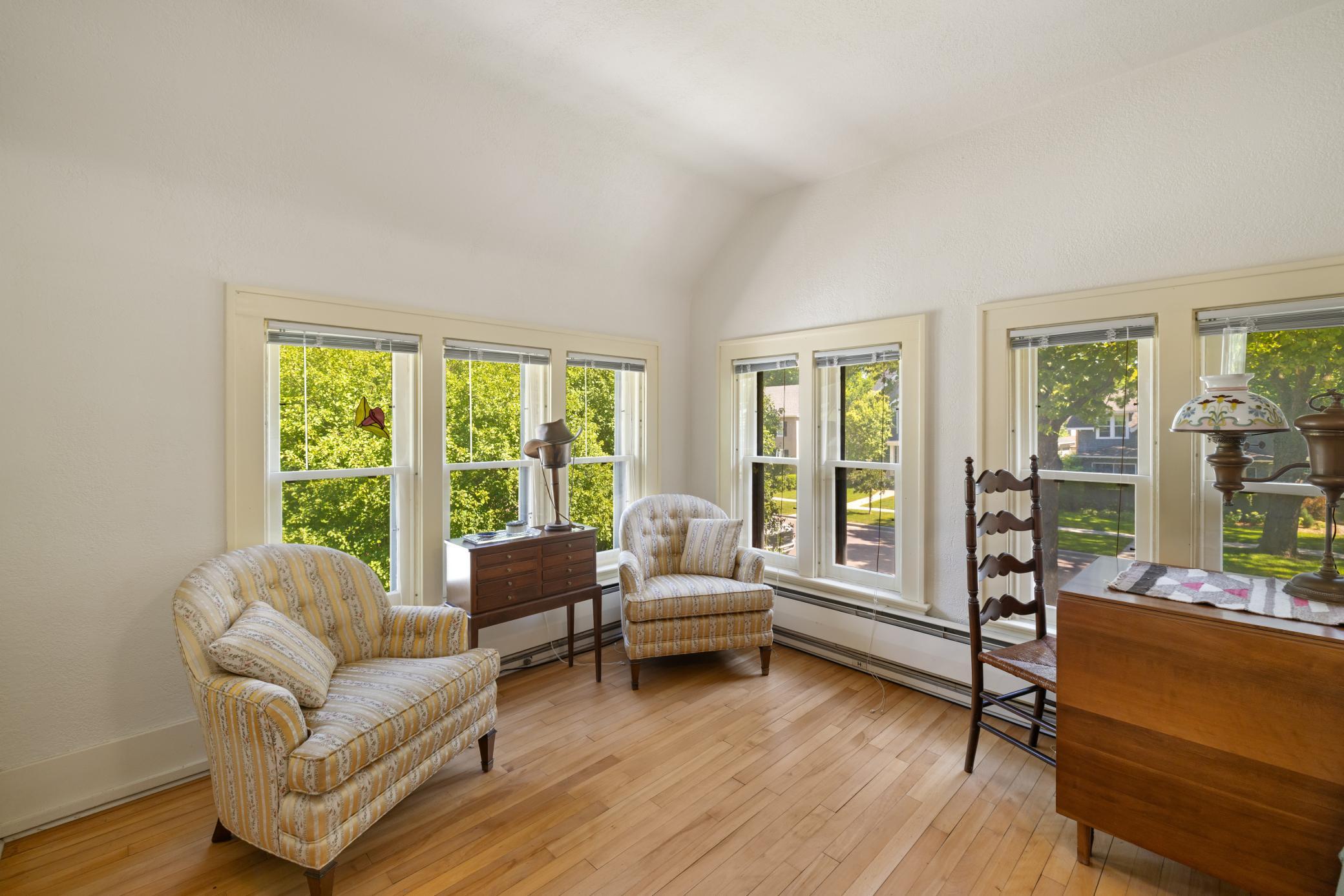 1898 single family home for sale at 911 8th Street S in Fargo, ND — 4 bed, 4 bath (photo 25 of 34)