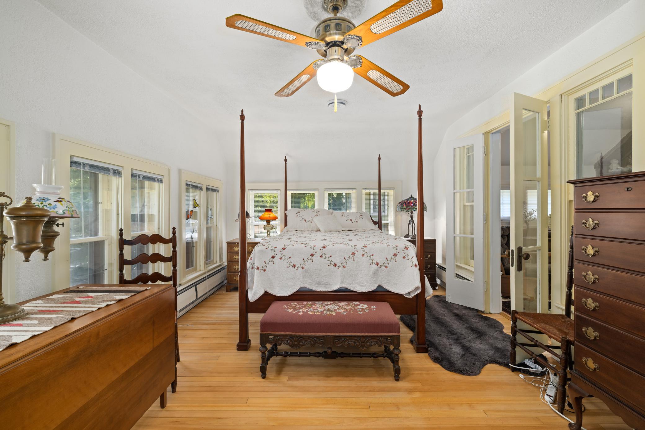 1898 single family home for sale at 911 8th Street S in Fargo, ND — 4 bed, 4 bath (photo 26 of 34)