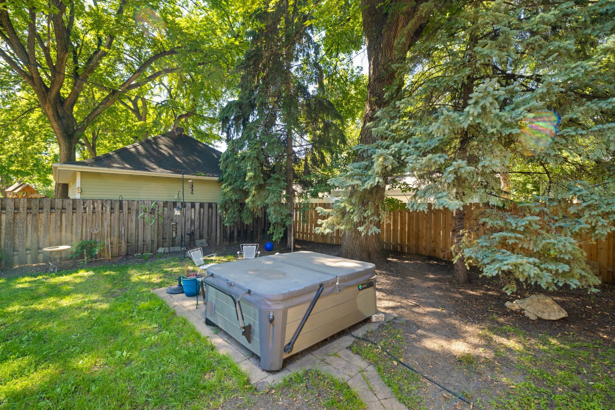 1898 single family home for sale at 911 8th Street S in Fargo, ND — 4 bed, 4 bath (photo 33 of 34)