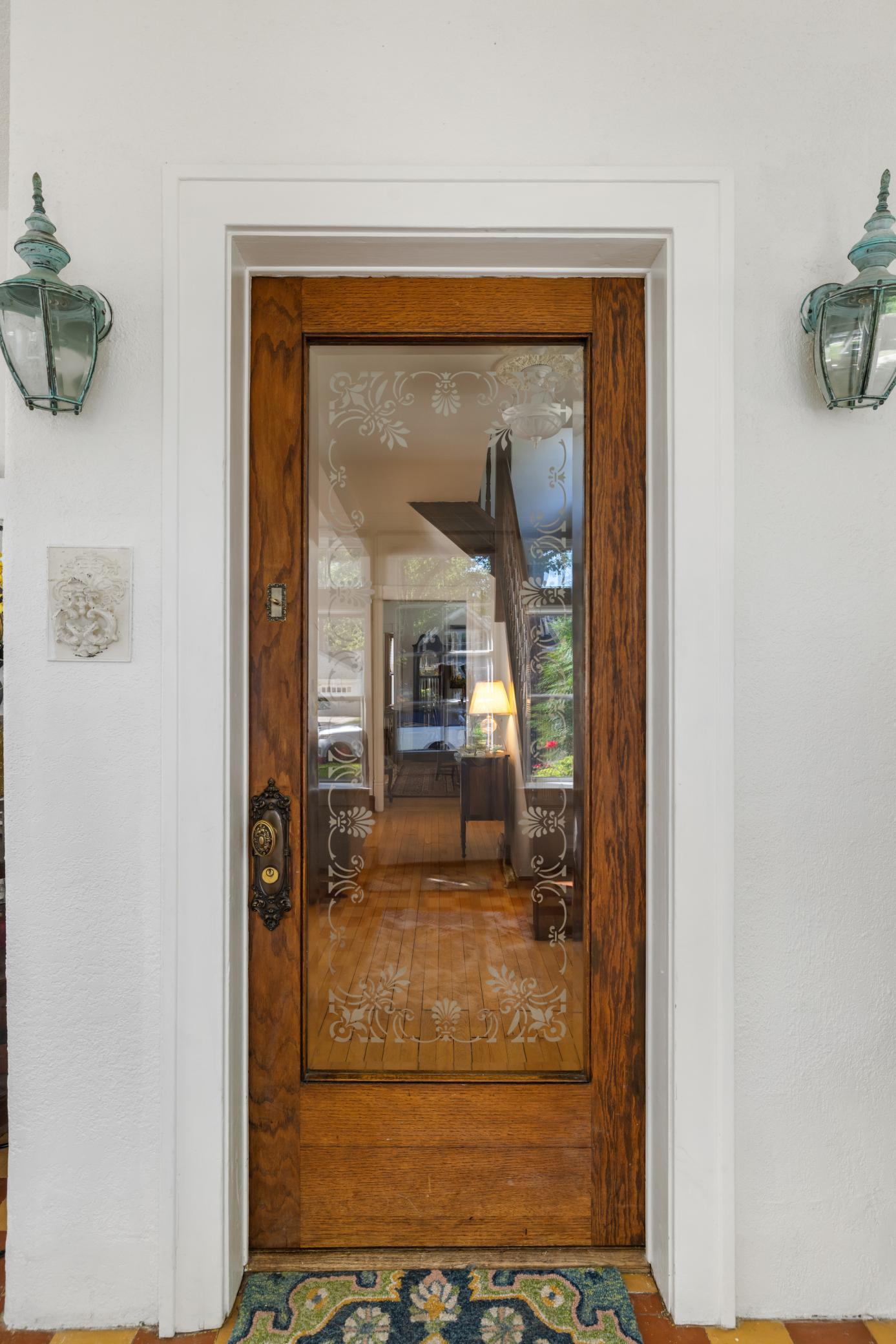 1898 single family home for sale at 911 8th Street S in Fargo, ND — 4 bed, 4 bath (photo 6 of 34)