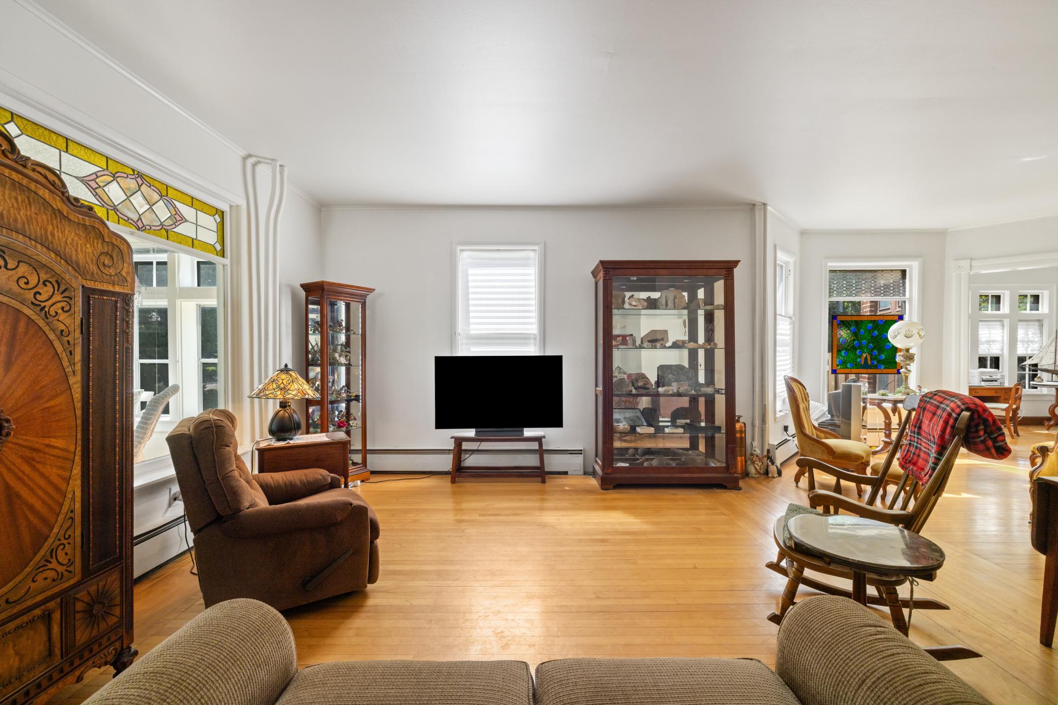 1898 single family home for sale at 911 8th Street S in Fargo, ND — 4 bed, 4 bath (photo 8 of 34)