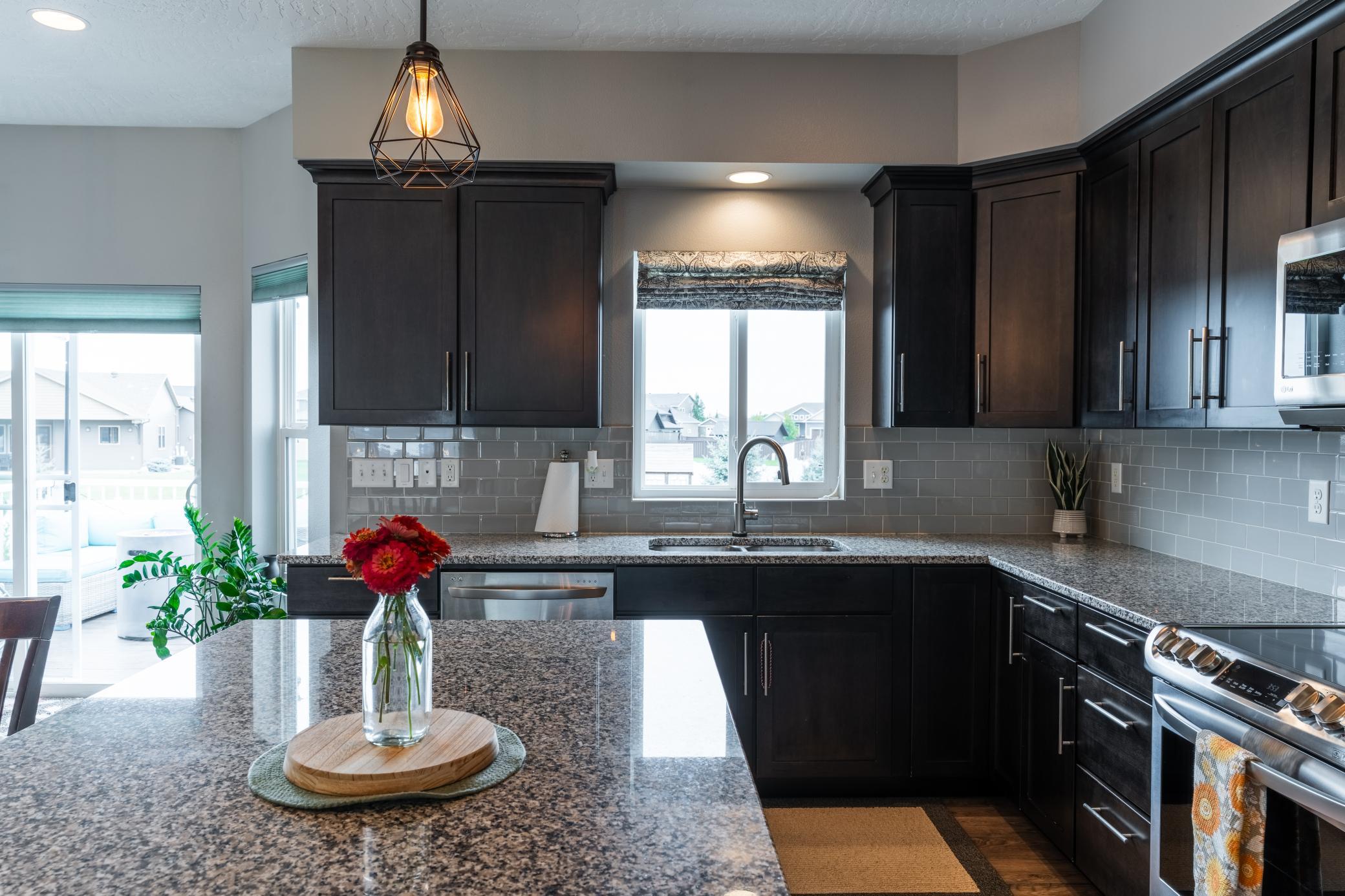 2015 single family home for sale at 902 50th Avenue W in West Fargo, ND — 5 bed, 3 bath (photo 17 of 48)