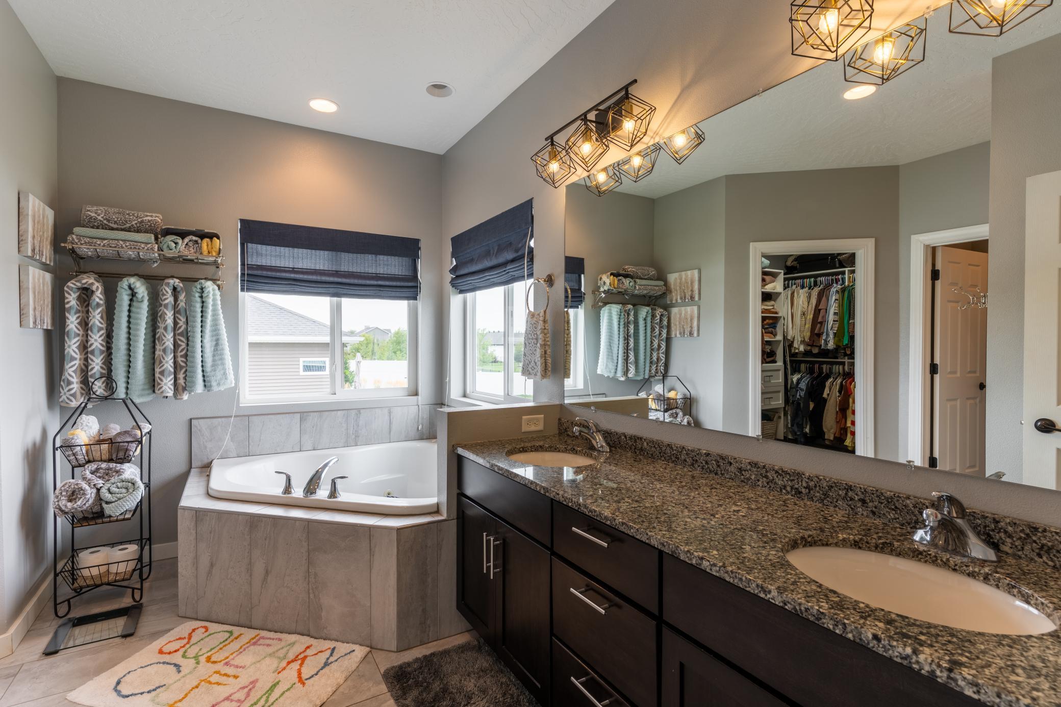 2015 single family home for sale at 902 50th Avenue W in West Fargo, ND — 5 bed, 3 bath (photo 21 of 48)