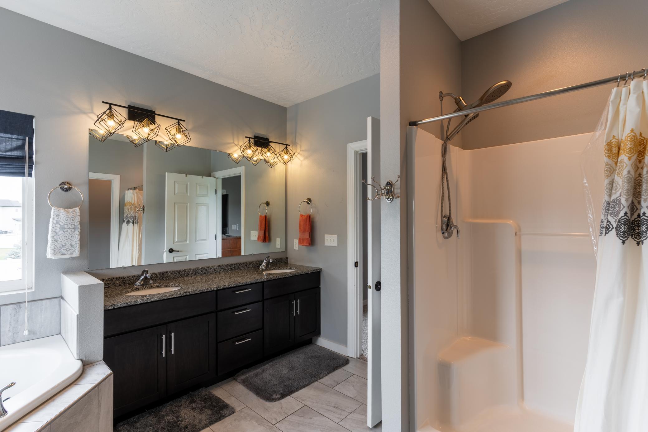 2015 single family home for sale at 902 50th Avenue W in West Fargo, ND — 5 bed, 3 bath (photo 22 of 48)