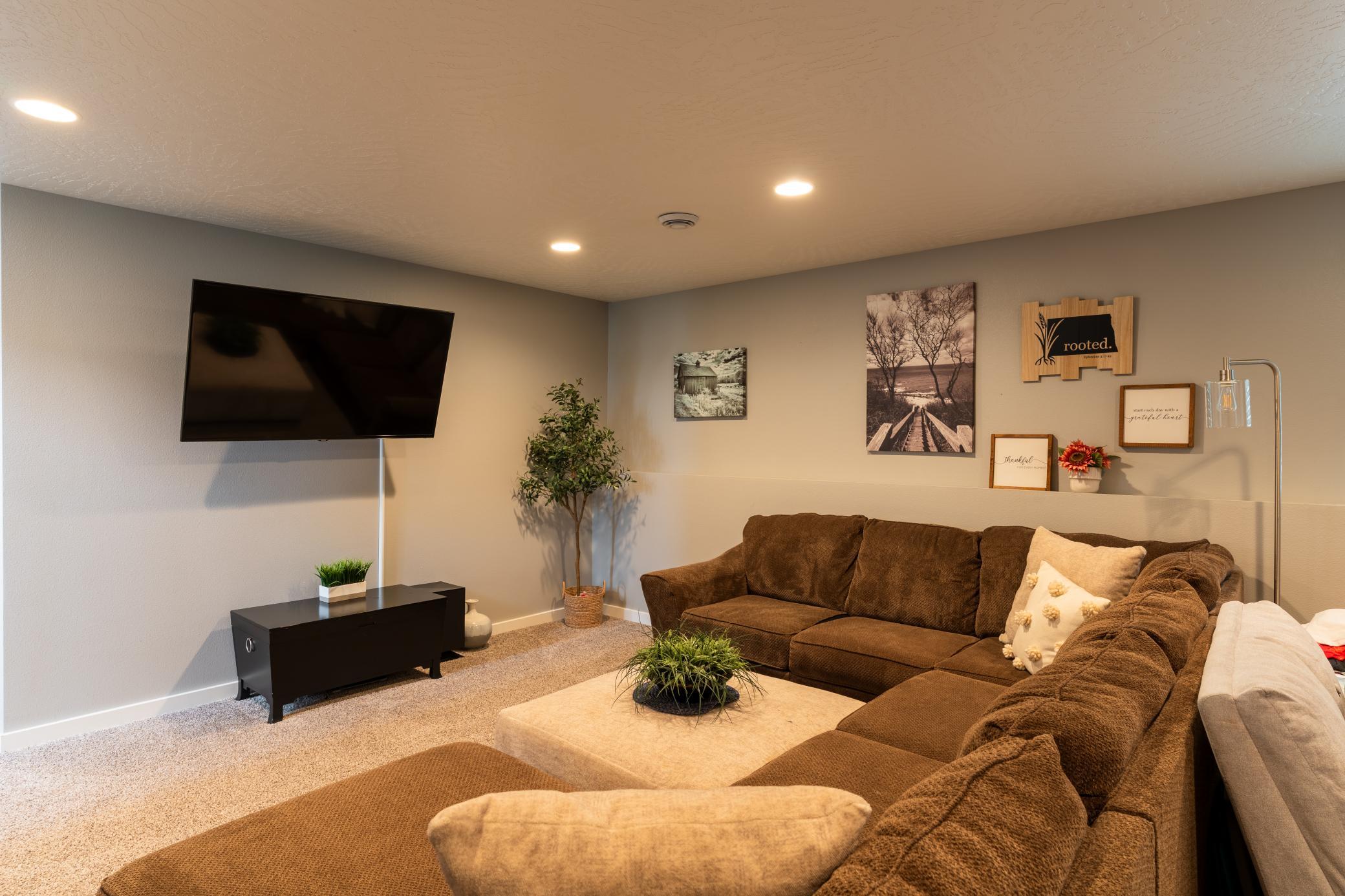 2015 single family home for sale at 902 50th Avenue W in West Fargo, ND — 5 bed, 3 bath (photo 30 of 48)