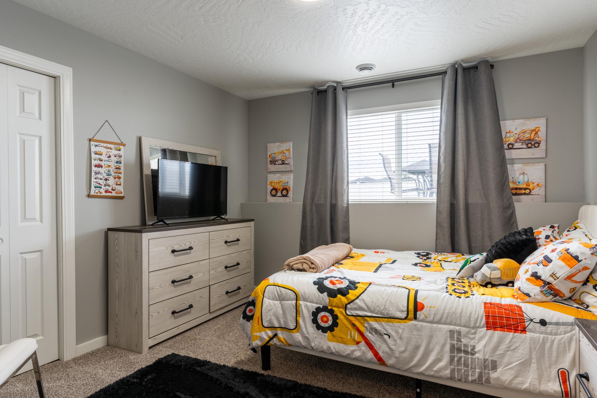 2015 single family home for sale at 902 50th Avenue W in West Fargo, ND — 5 bed, 3 bath (photo 32 of 48)