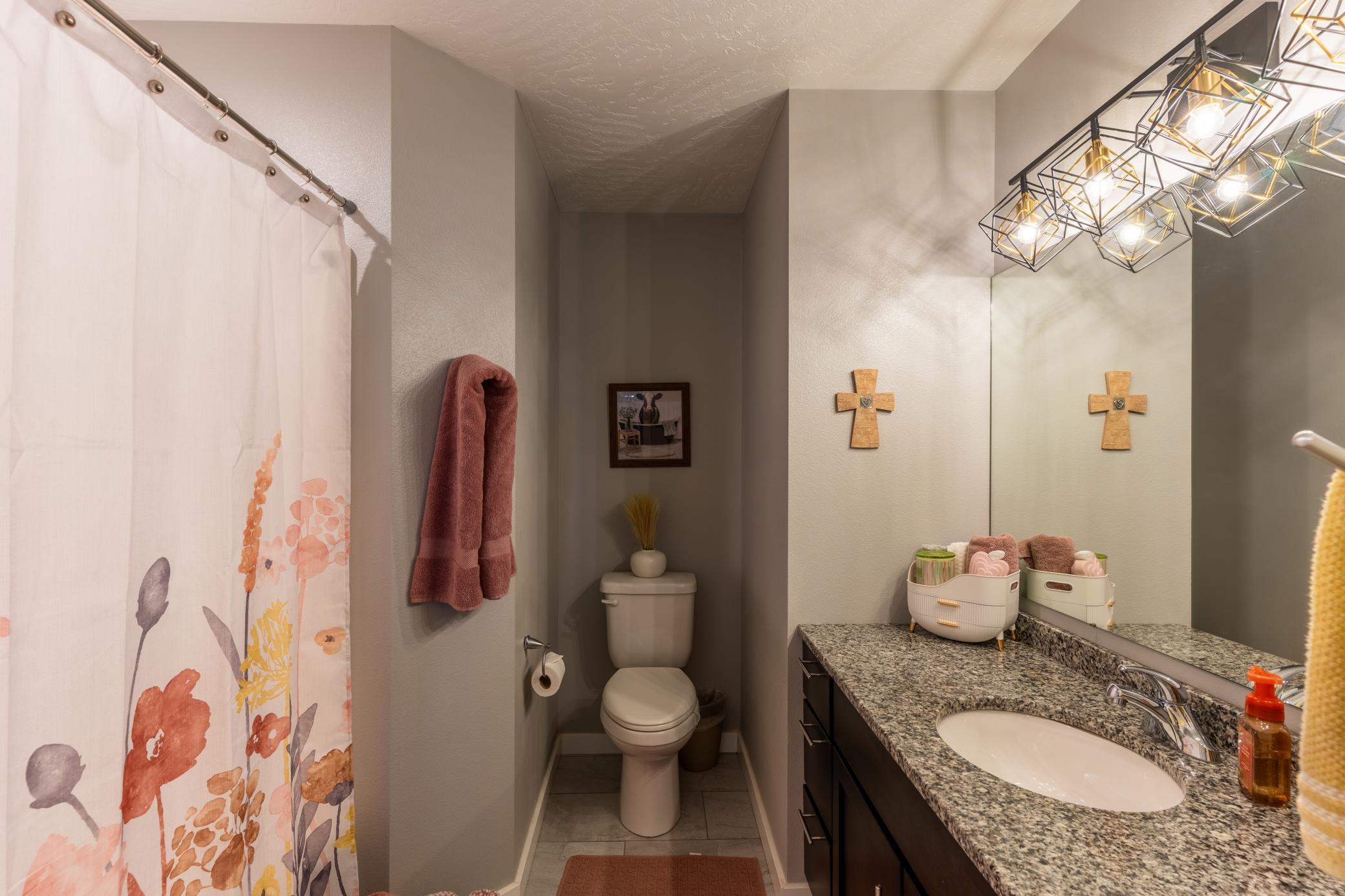 2015 single family home for sale at 902 50th Avenue W in West Fargo, ND — 5 bed, 3 bath (photo 35 of 48)