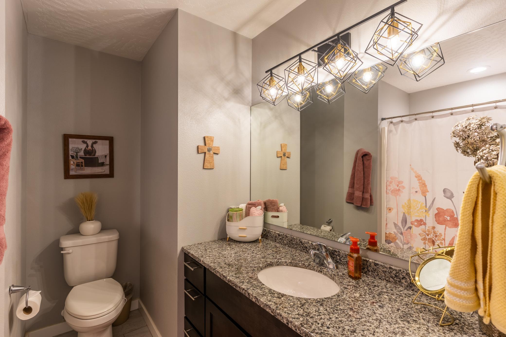 2015 single family home for sale at 902 50th Avenue W in West Fargo, ND — 5 bed, 3 bath (photo 36 of 48)