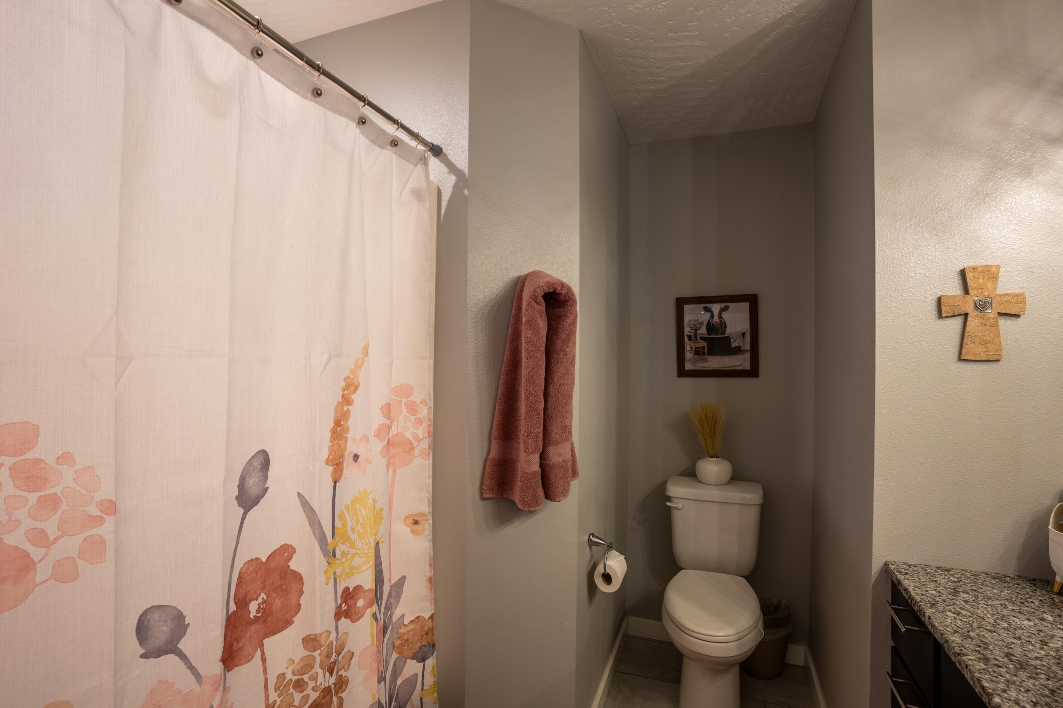 2015 single family home for sale at 902 50th Avenue W in West Fargo, ND — 5 bed, 3 bath (photo 37 of 48)