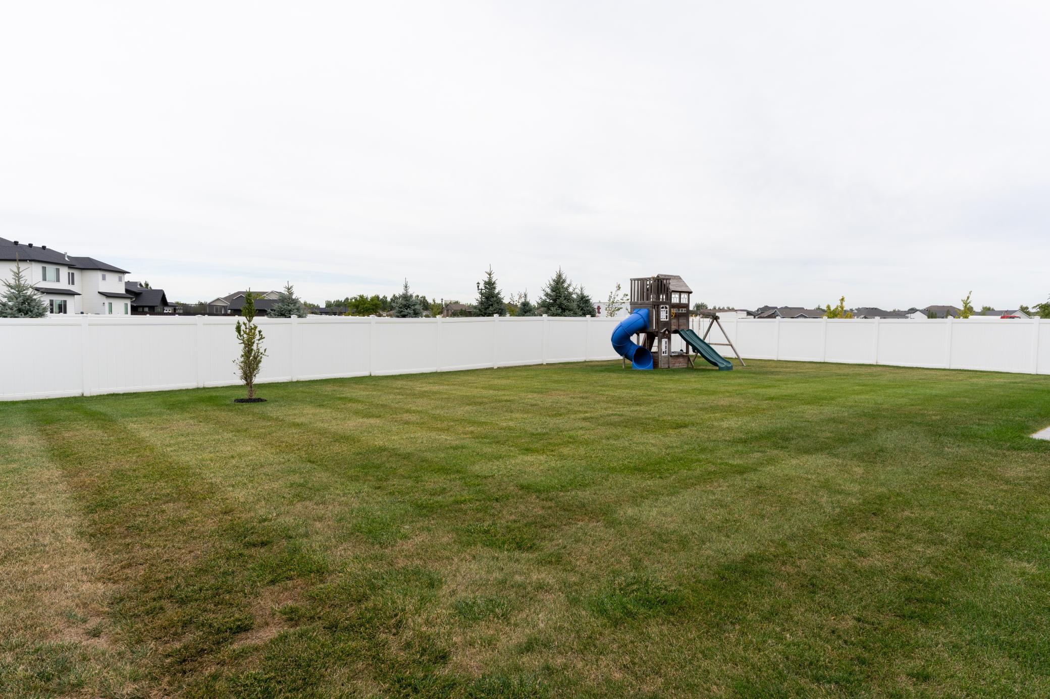 2015 single family home for sale at 902 50th Avenue W in West Fargo, ND — 5 bed, 3 bath (photo 41 of 48)