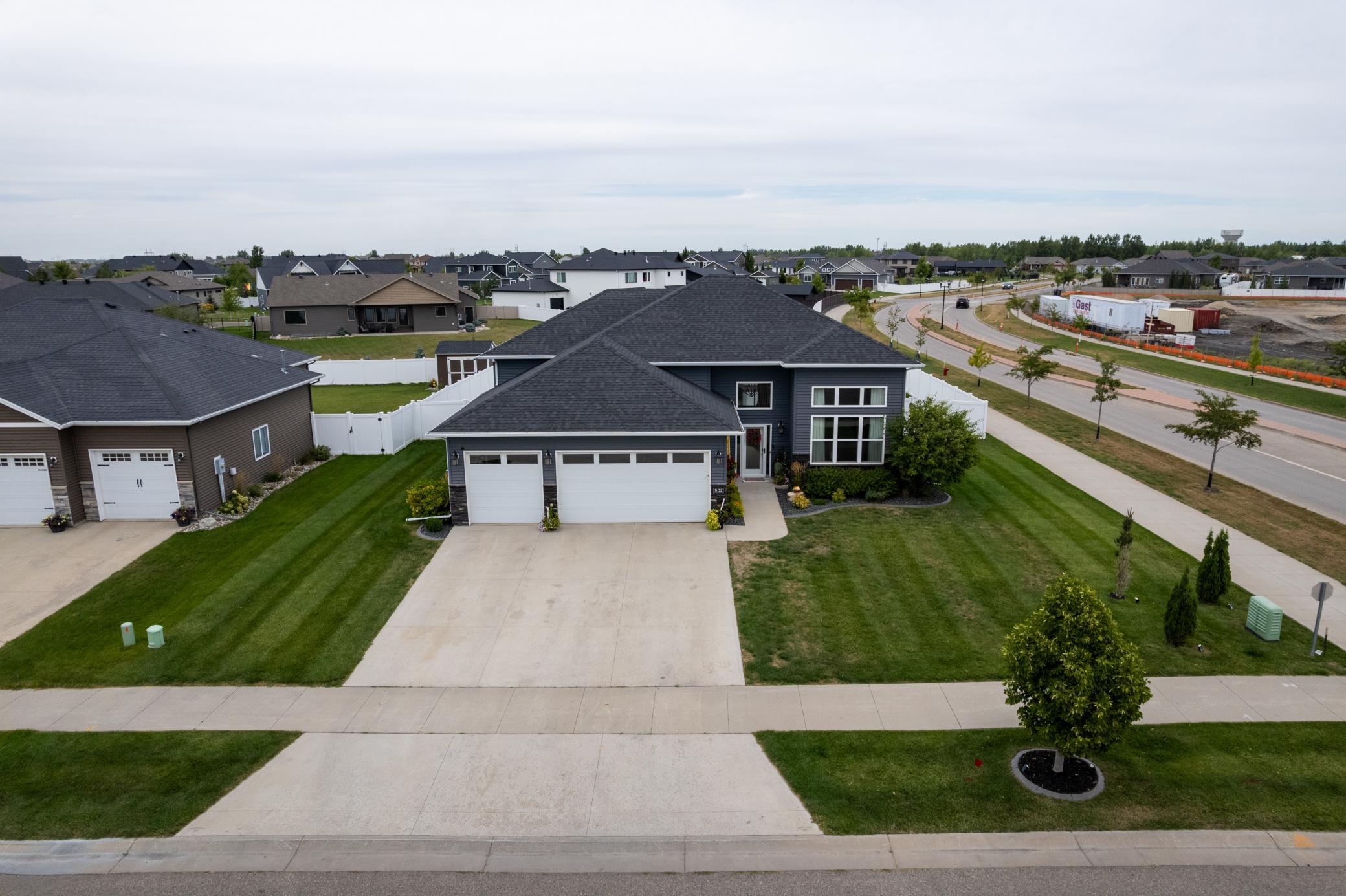 2015 single family home for sale at 902 50th Avenue W in West Fargo, ND — 5 bed, 3 bath (photo 44 of 48)