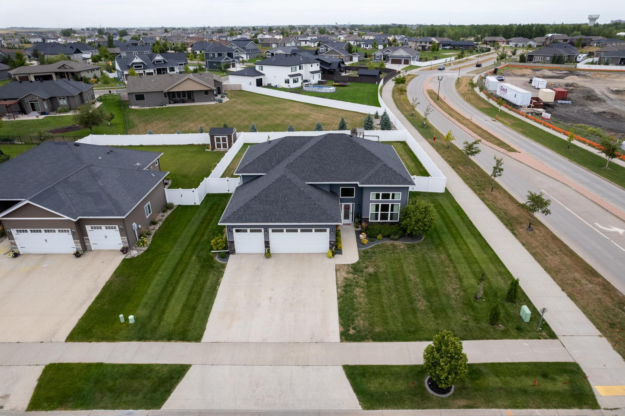 2015 single family home for sale at 902 50th Avenue W in West Fargo, ND — 5 bed, 3 bath (photo 45 of 48)