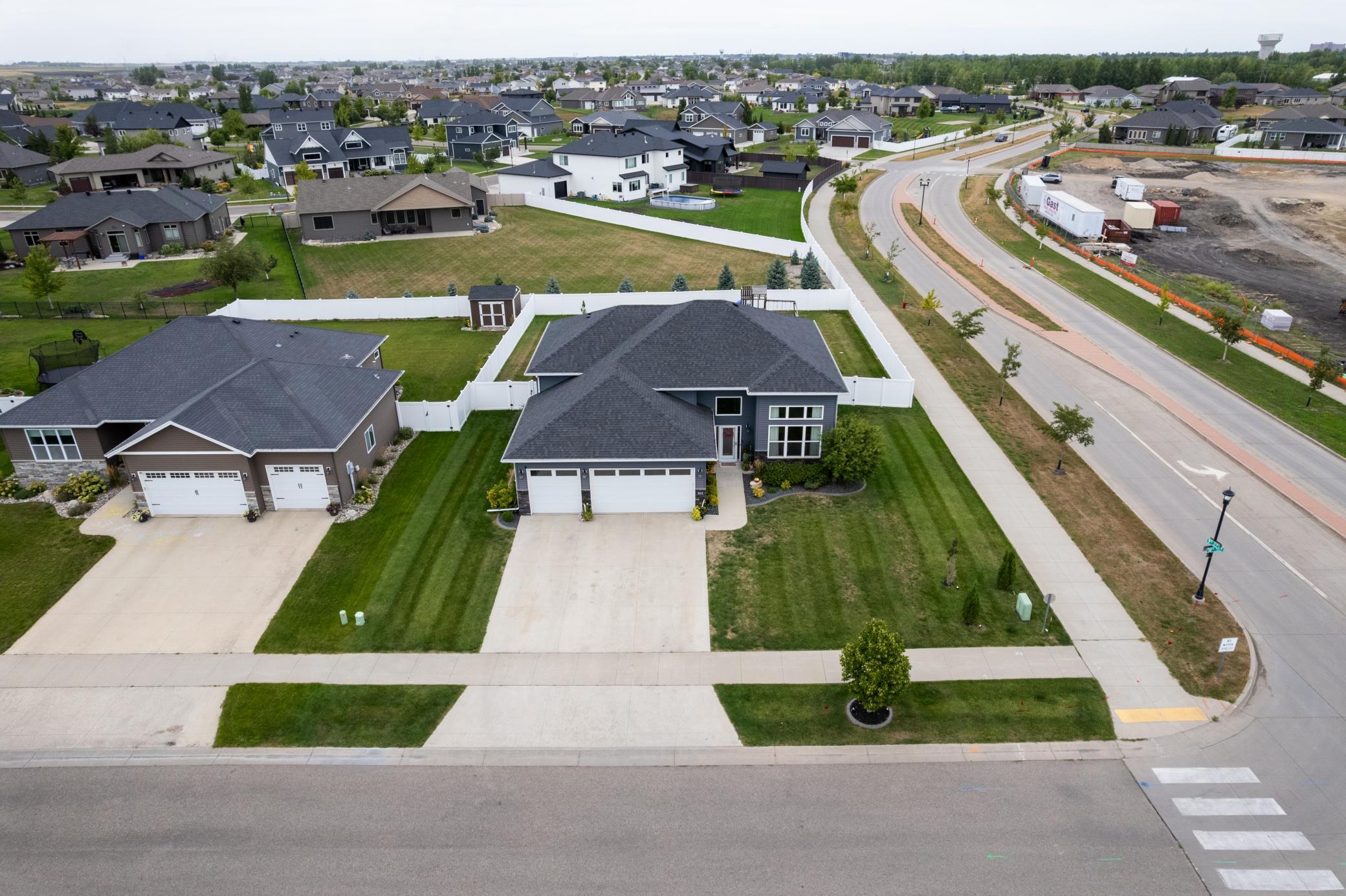 2015 single family home for sale at 902 50th Avenue W in West Fargo, ND — 5 bed, 3 bath (photo 46 of 48)