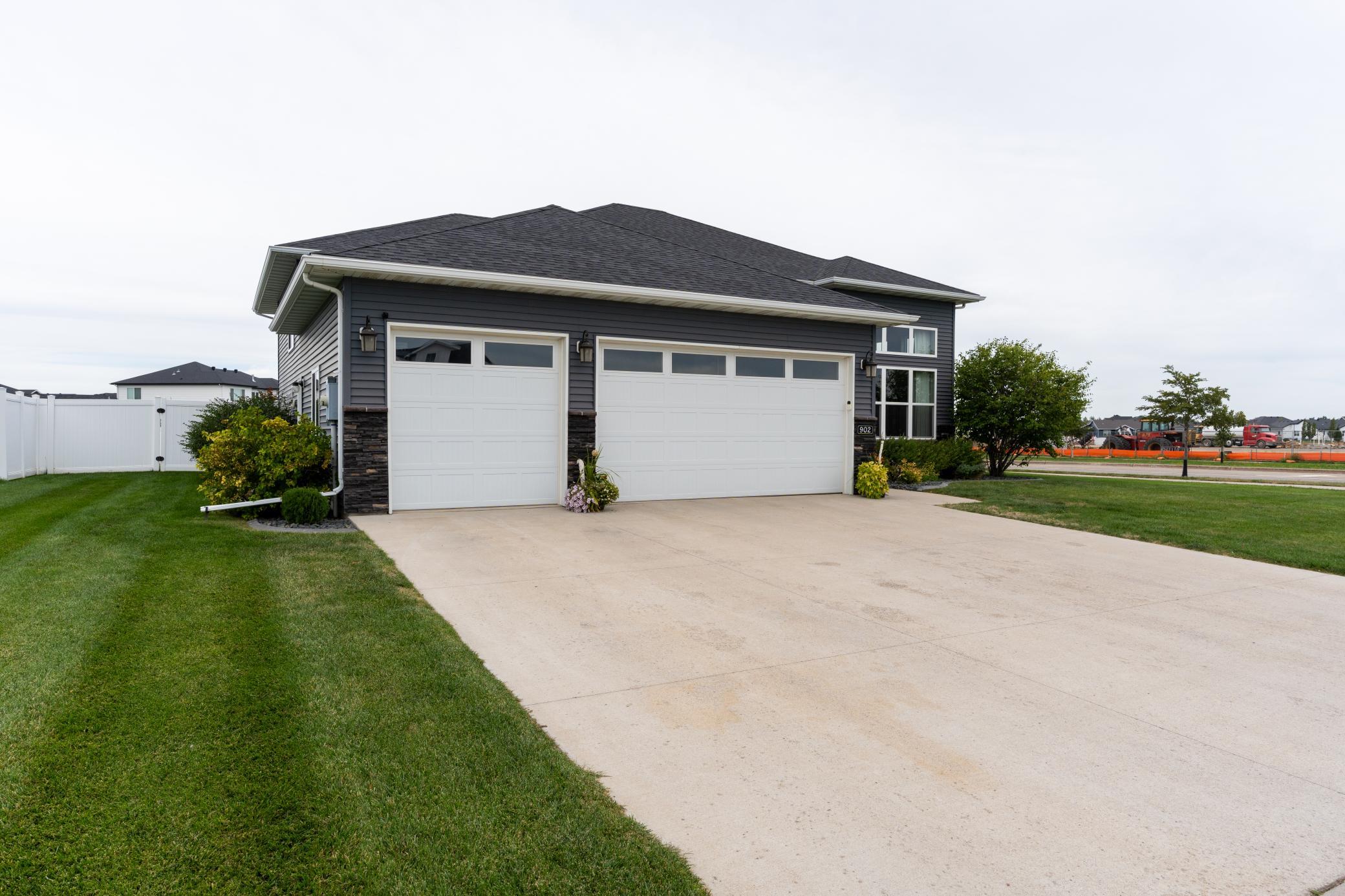2015 single family home for sale at 902 50th Avenue W in West Fargo, ND — 5 bed, 3 bath (photo 48 of 48)