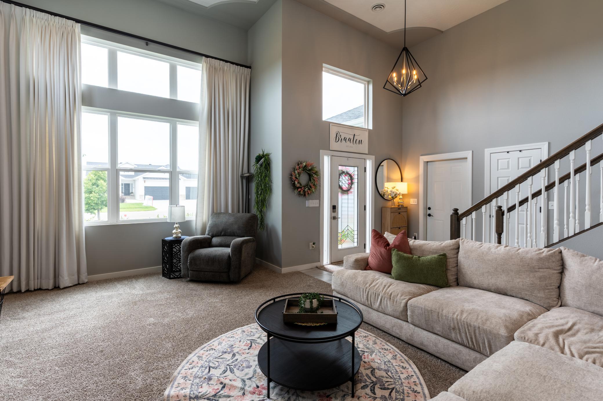 2015 single family home for sale at 902 50th Avenue W in West Fargo, ND — 5 bed, 3 bath (photo 7 of 48)