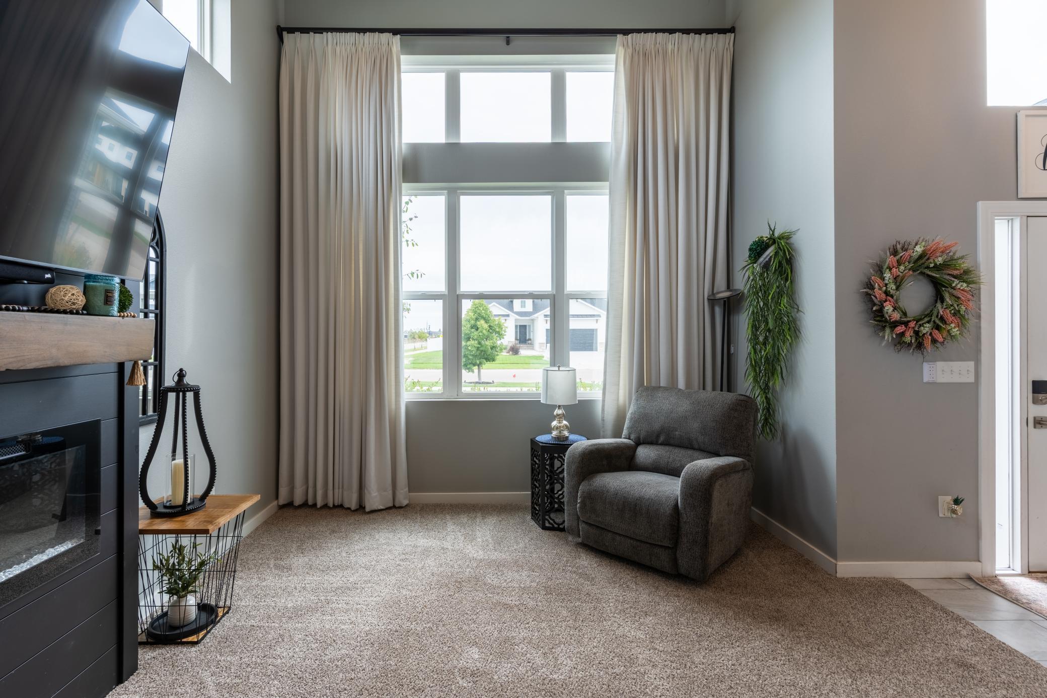 2015 single family home for sale at 902 50th Avenue W in West Fargo, ND — 5 bed, 3 bath (photo 8 of 48)
